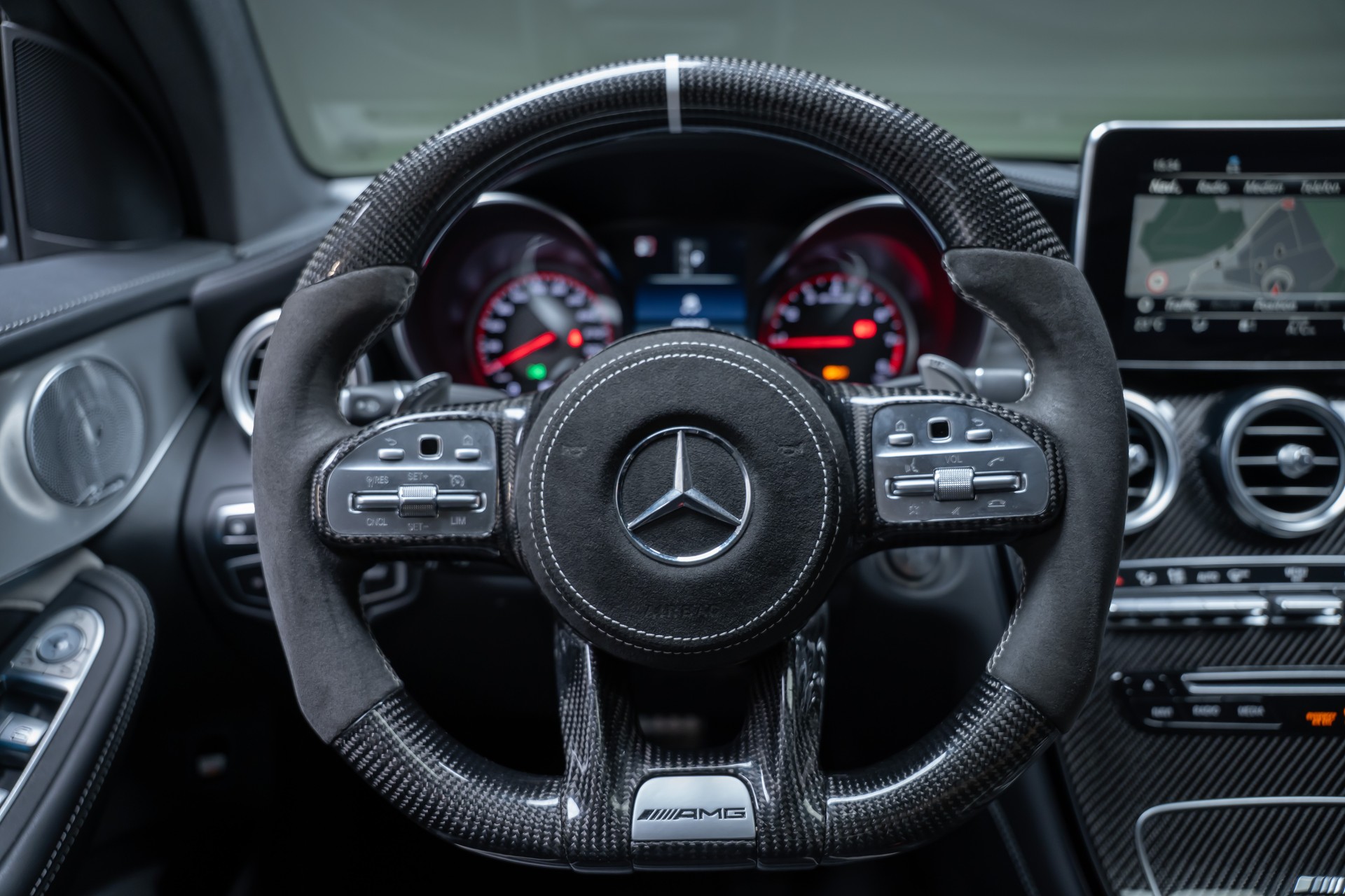 MERCEDES-BENZ GLC 63 S AMG 4m+ Coupé / CH-Fahrzeug / Glasdach / 360°Kamera-image-29