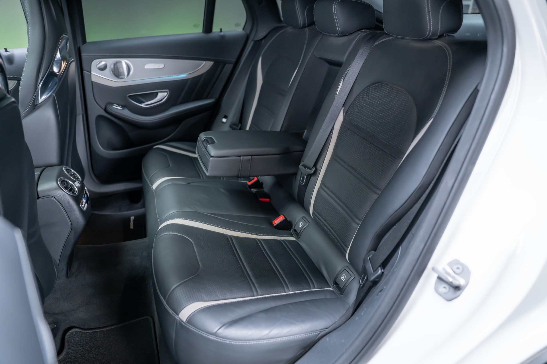 MERCEDES-BENZ GLC 63 S AMG 4m+ Coupé / CH-Fahrzeug / Glasdach / 360°Kamera-image-20