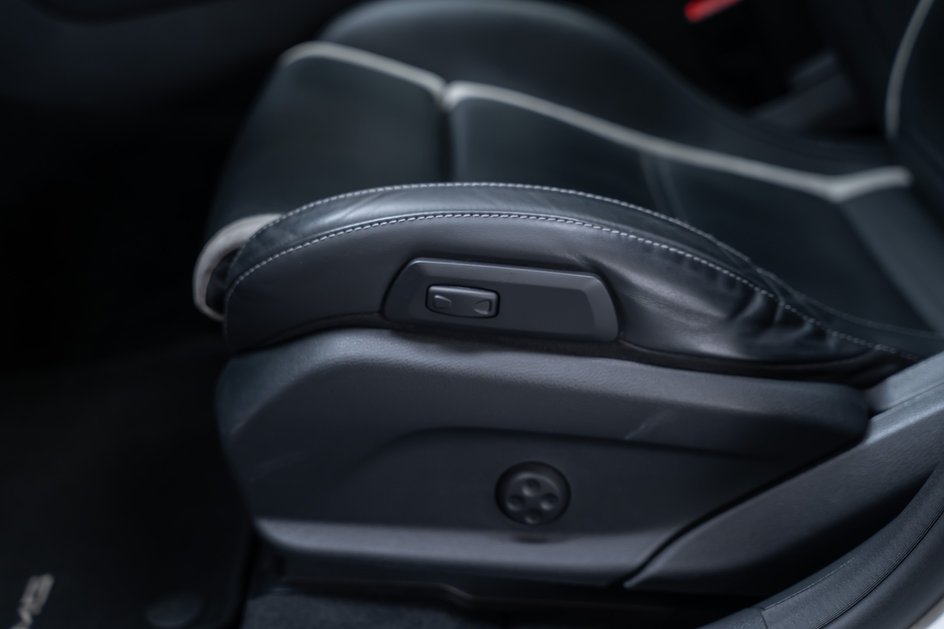 MERCEDES-BENZ GLC 63 S AMG 4m+ Coupé / CH-Fahrzeug / Glasdach / 360°Kamera-image-12