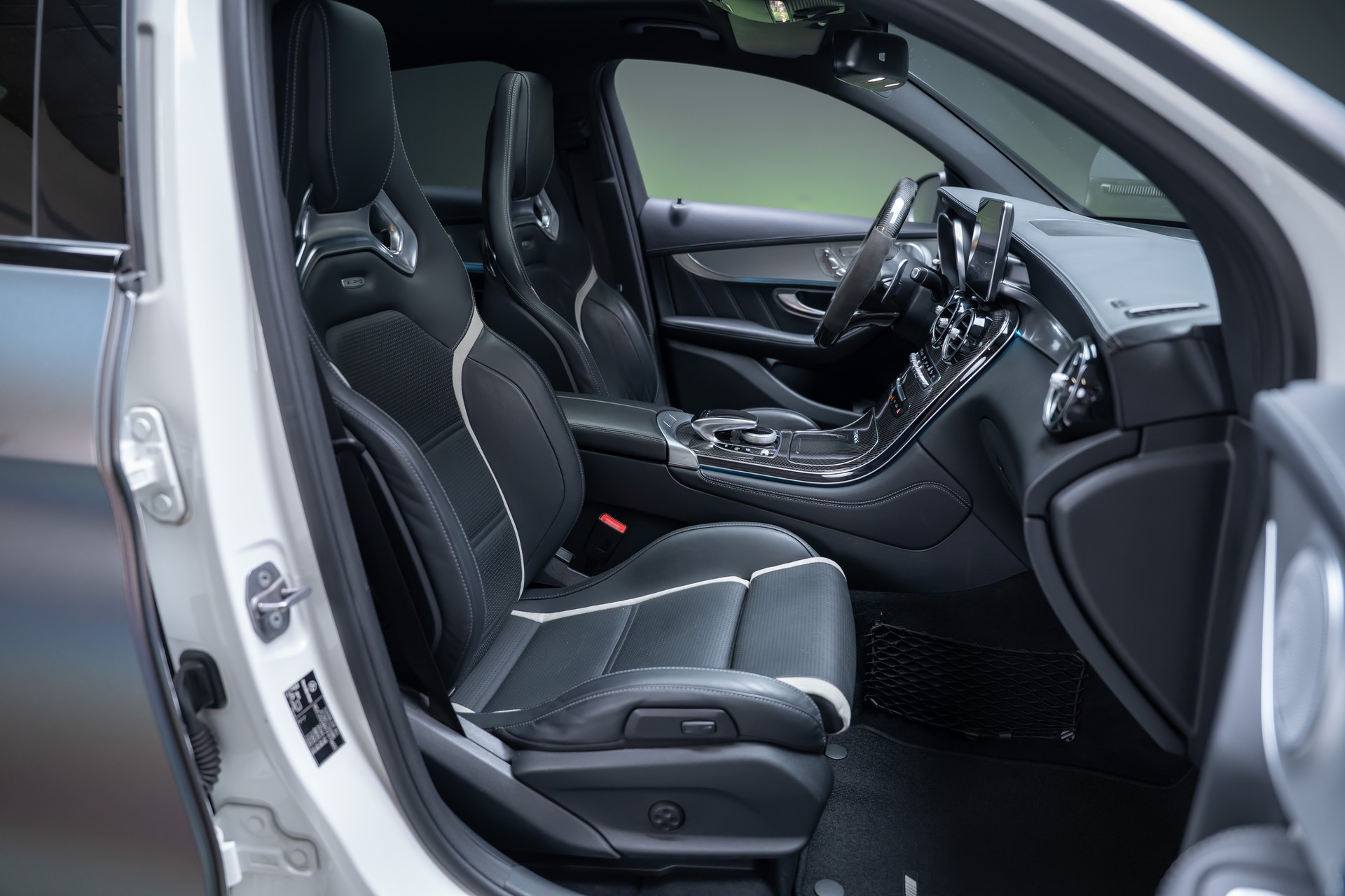 MERCEDES-BENZ GLC 63 S AMG 4m+ Coupé / CH-Fahrzeug / Glasdach / 360°Kamera-image-26