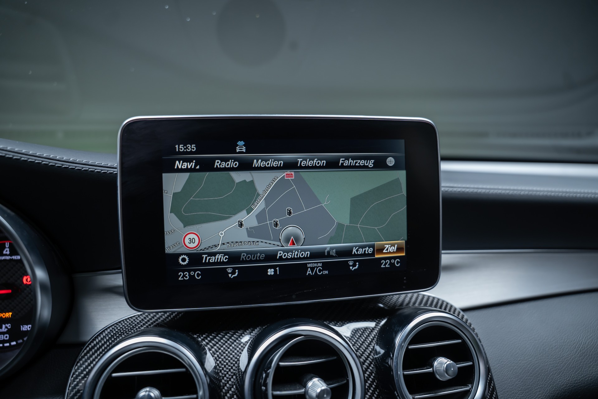 MERCEDES-BENZ GLC 63 S AMG 4m+ Coupé / CH-Fahrzeug / Glasdach / 360°Kamera-image-34