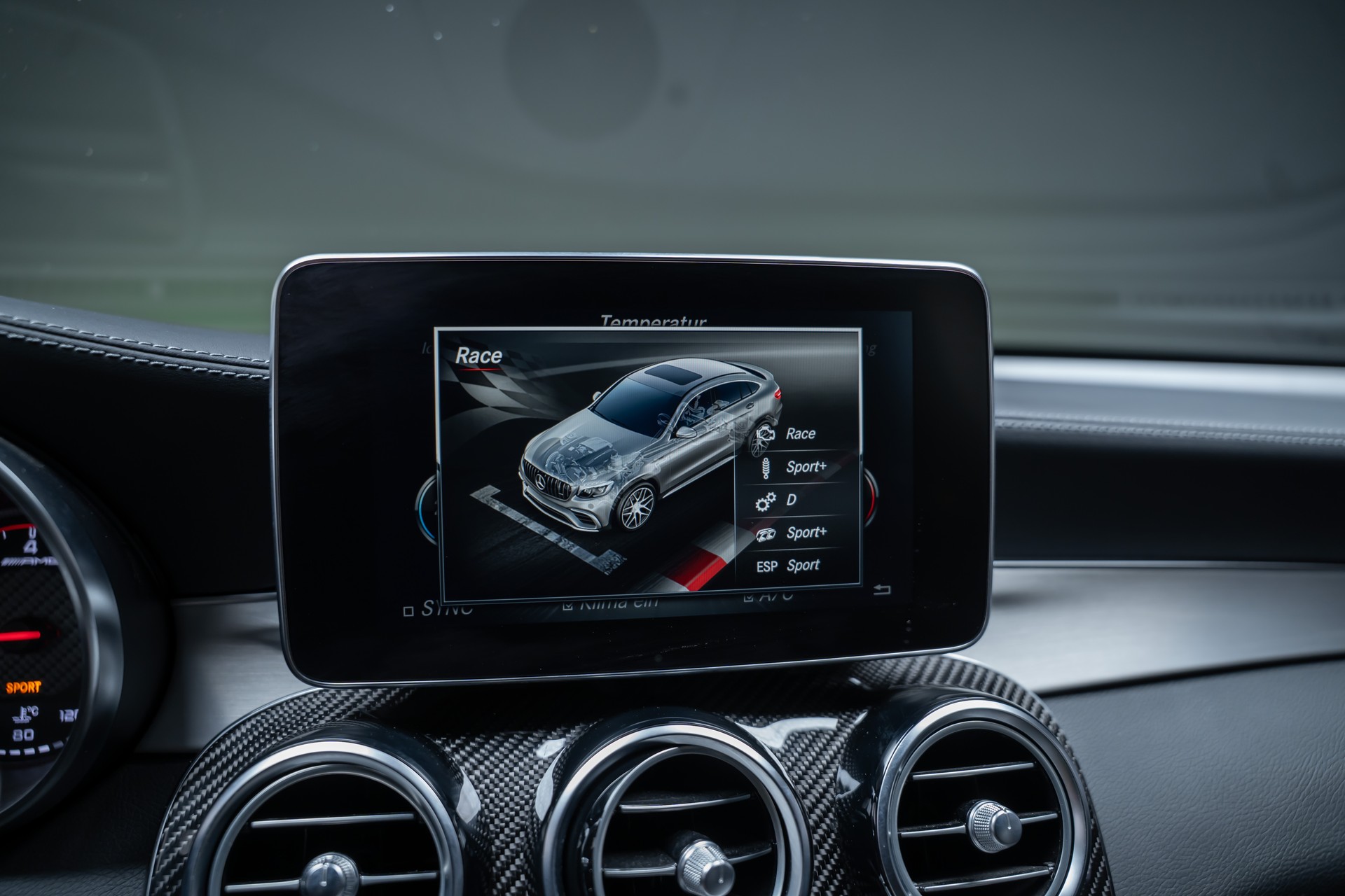 MERCEDES-BENZ GLC 63 S AMG 4m+ Coupé / CH-Fahrzeug / Glasdach / 360°Kamera-image-36
