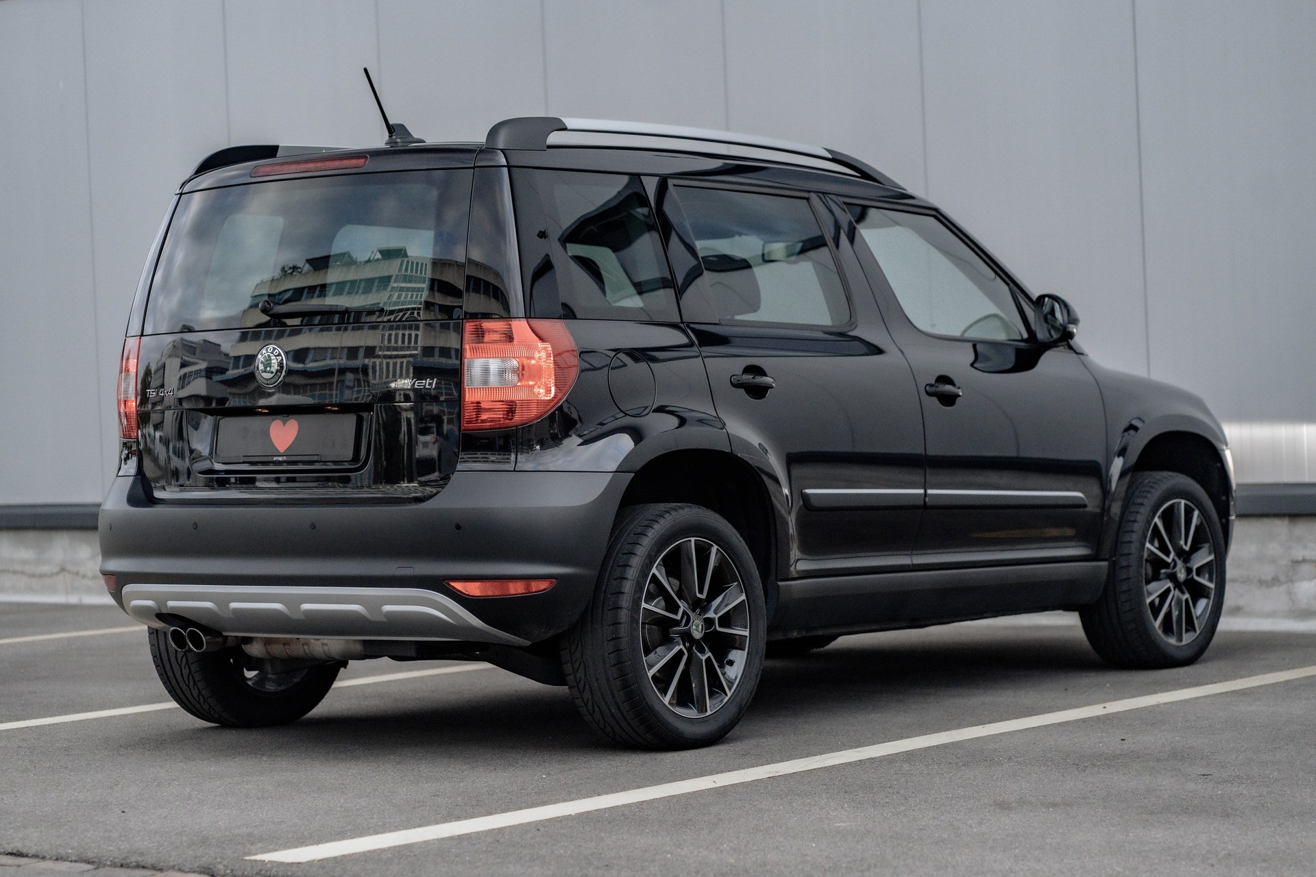 SKODA Yeti 1.8 TSI Elegance 4x4 DSG * TRAUMHAFTE AUSSTATTUNG * FRISCH AB MFK * TOP GEPFLEGTES FAHRZEUG *-image-5