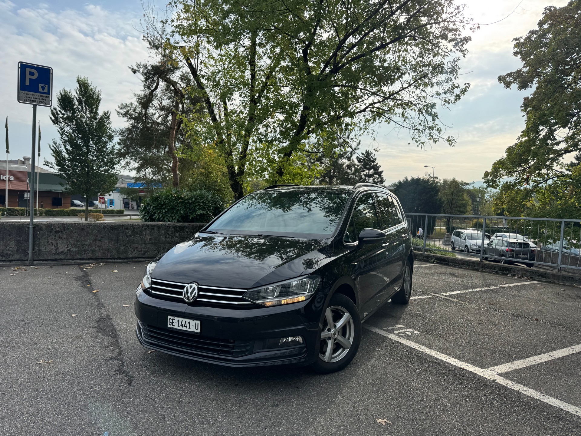 VW Touran 2.0 TDI BlueMotion Technology Highline DSG-image-0