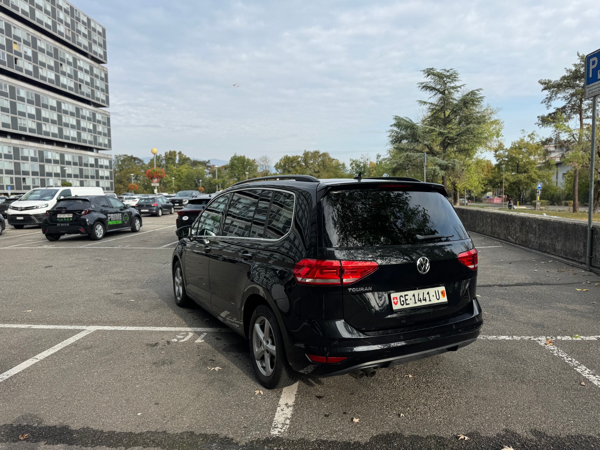 VW Touran 2.0 TDI BlueMotion Technology Highline DSG-image-8