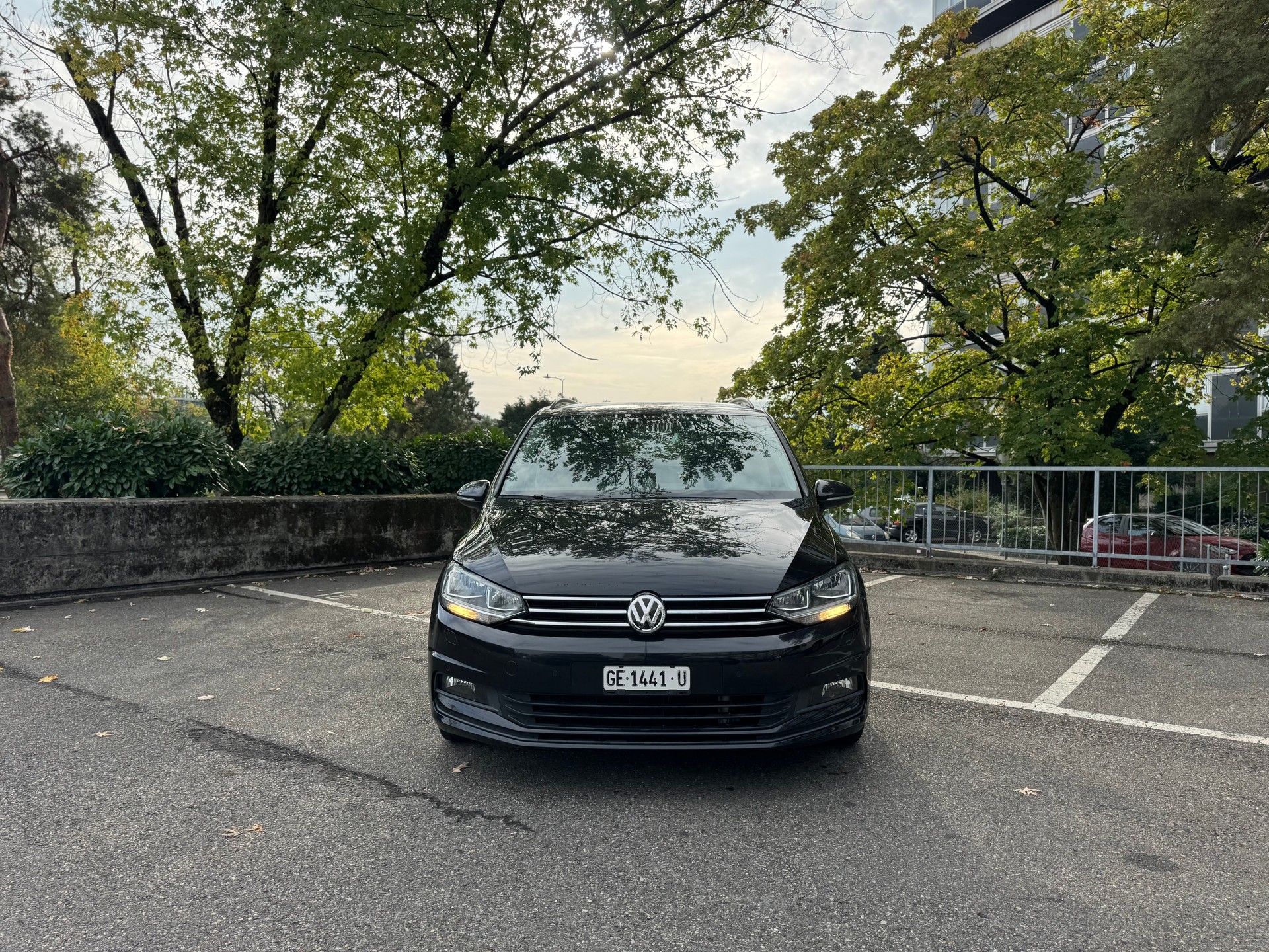 VW Touran 2.0 TDI BlueMotion Technology Highline DSG-image-2
