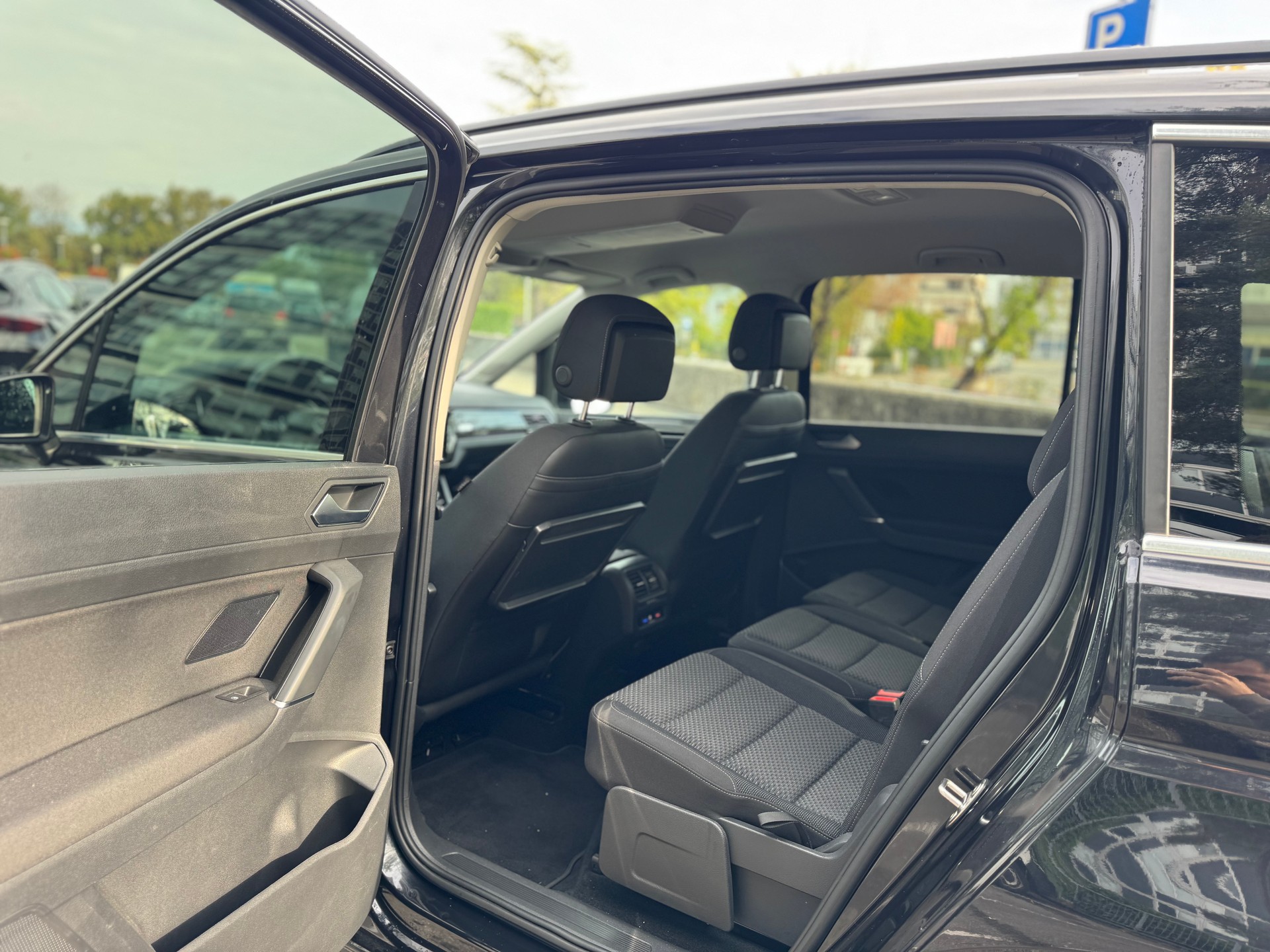 VW Touran 2.0 TDI BlueMotion Technology Highline DSG-image-10