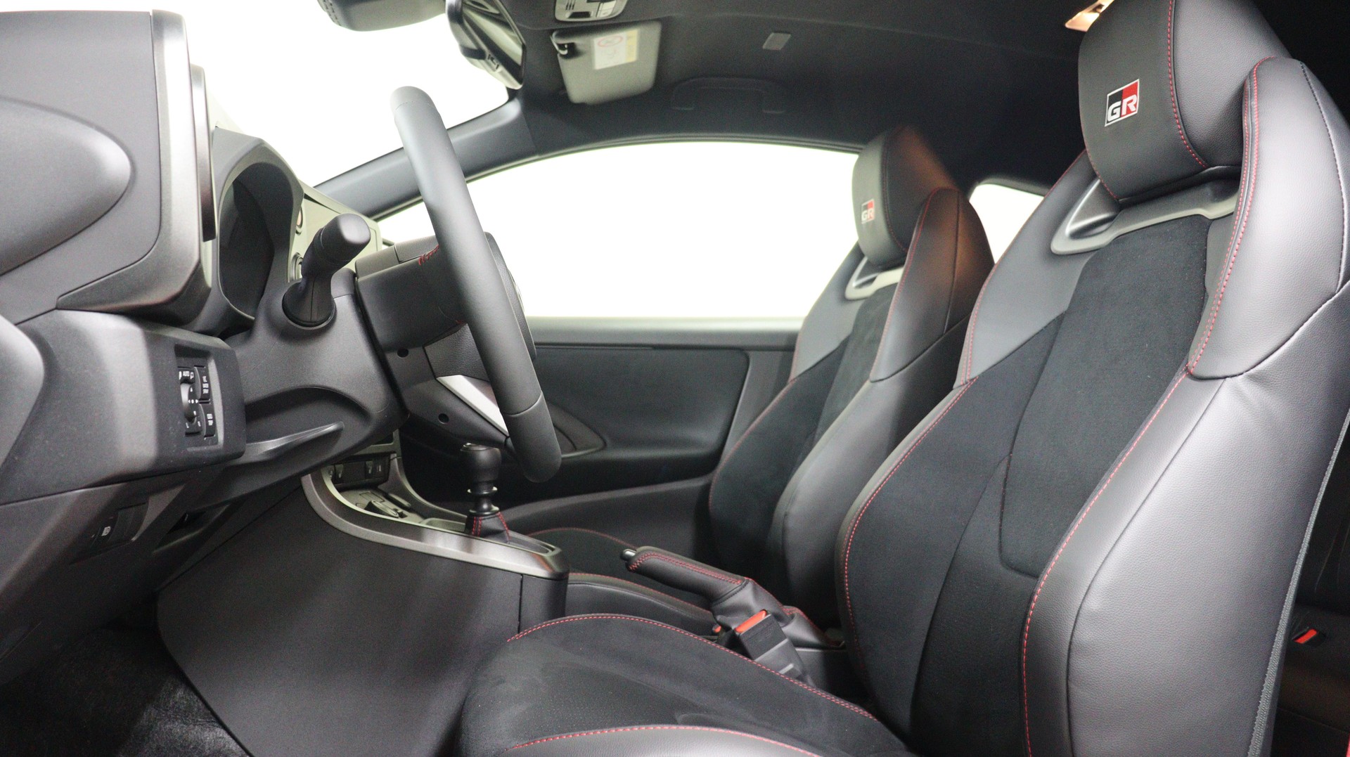 TOYOTA GR Yaris 1.6 Turbo Sport 4x4-image-2