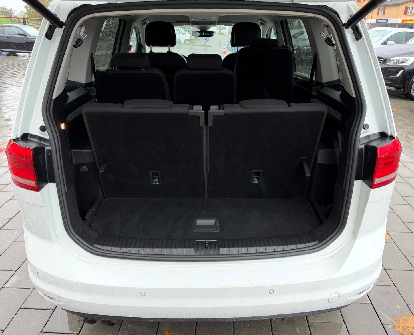 VW Touran 2.0 TDI BlueMotion Technology Highline DSG-image-8