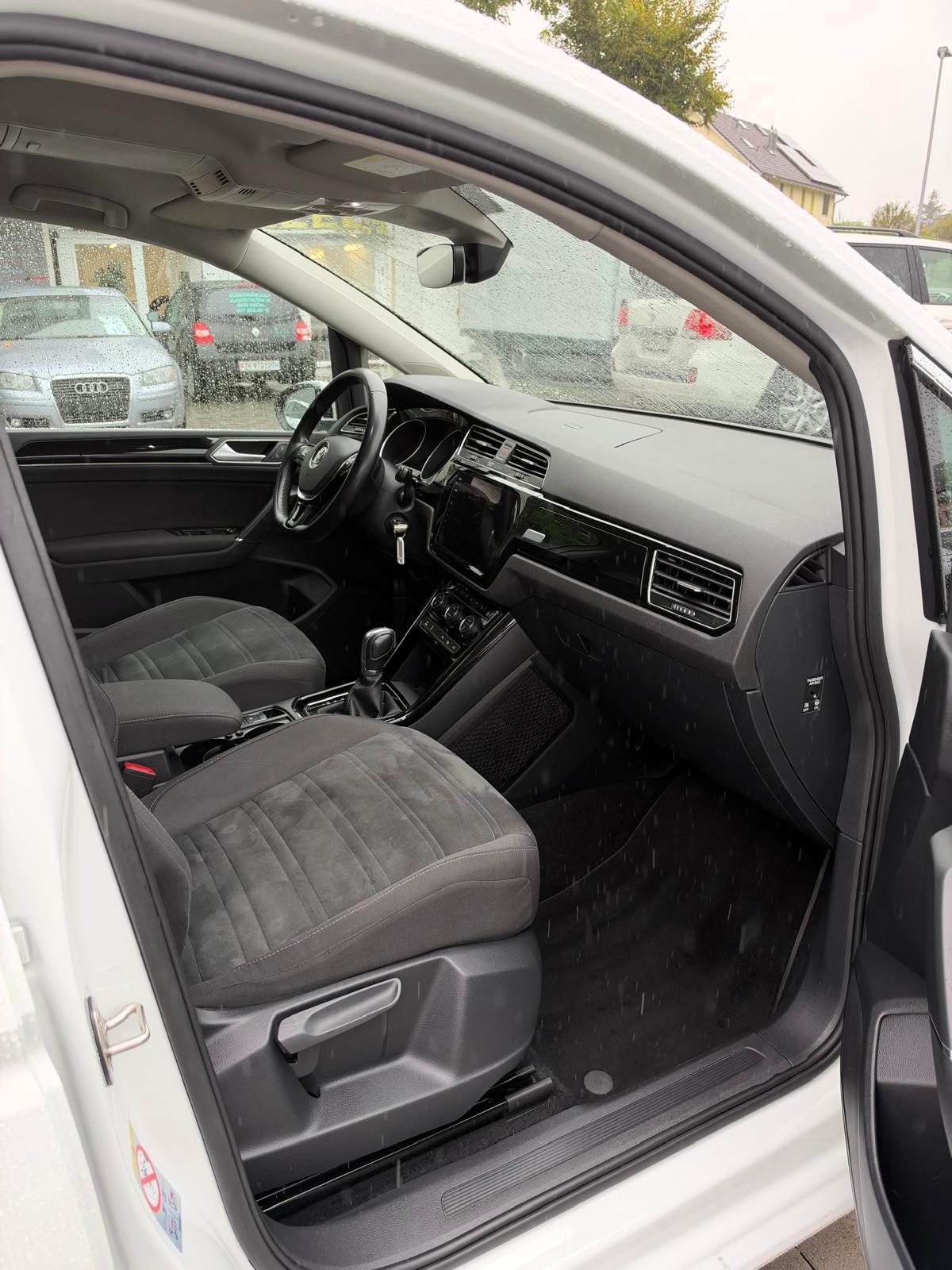 VW Touran 2.0 TDI BlueMotion Technology Highline DSG-image-11
