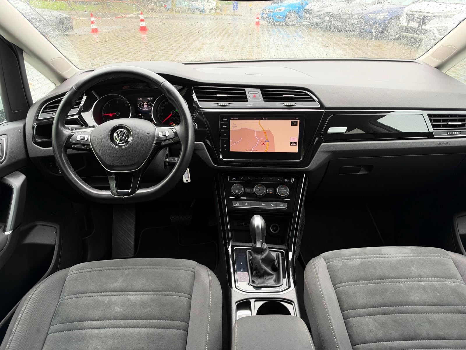 VW Touran 2.0 TDI BlueMotion Technology Highline DSG-image-19
