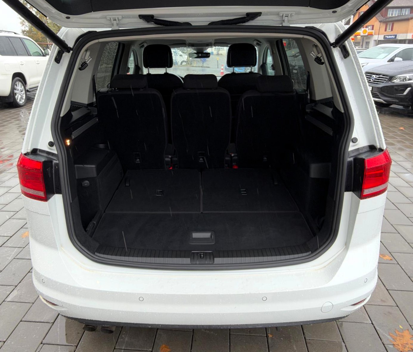 VW Touran 2.0 TDI BlueMotion Technology Highline DSG-image-9