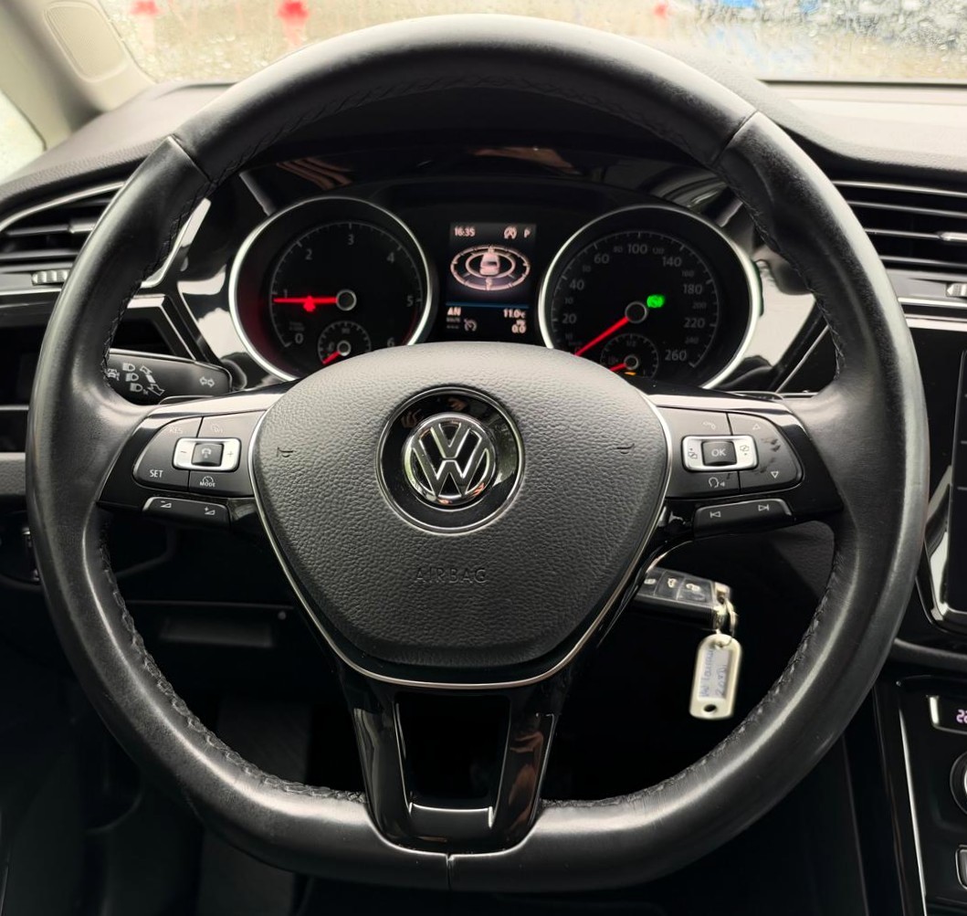 VW Touran 2.0 TDI BlueMotion Technology Highline DSG-image-17
