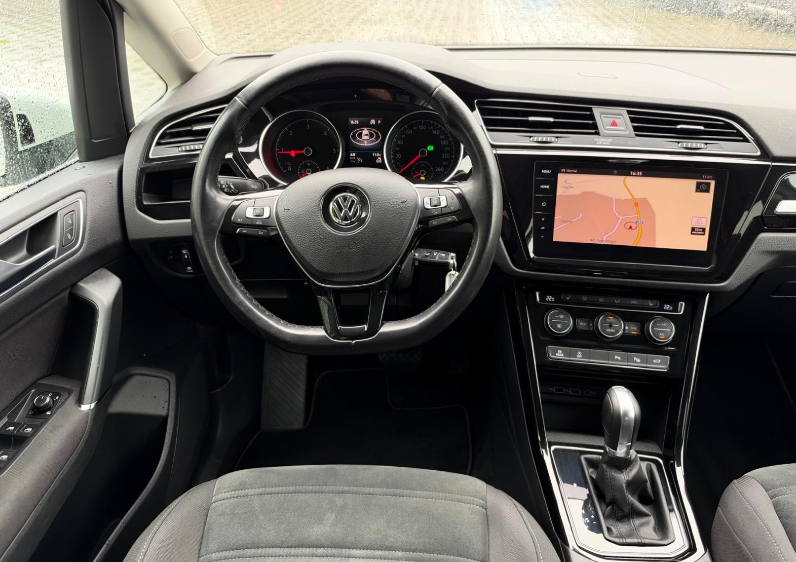 VW Touran 2.0 TDI BlueMotion Technology Highline DSG-image-18