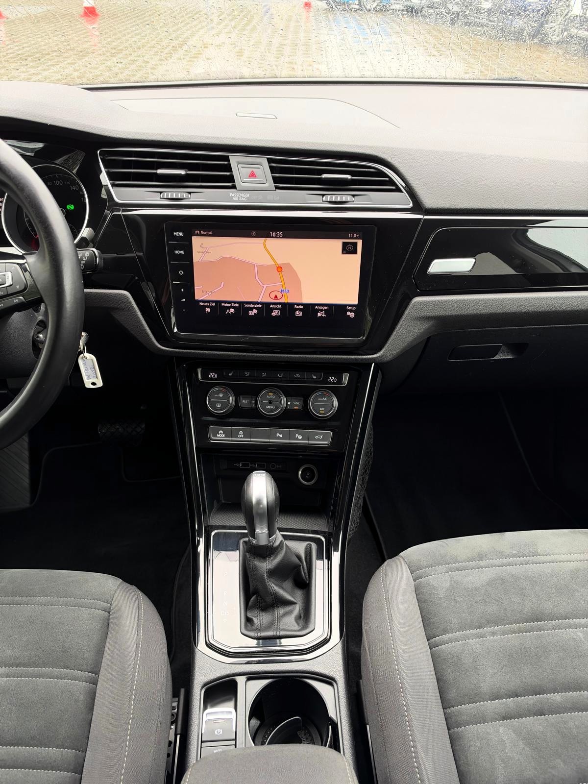 VW Touran 2.0 TDI BlueMotion Technology Highline DSG-image-16