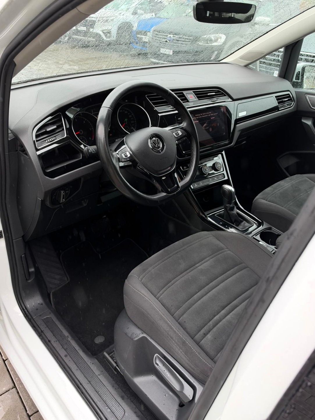 VW Touran 2.0 TDI BlueMotion Technology Highline DSG-image-12