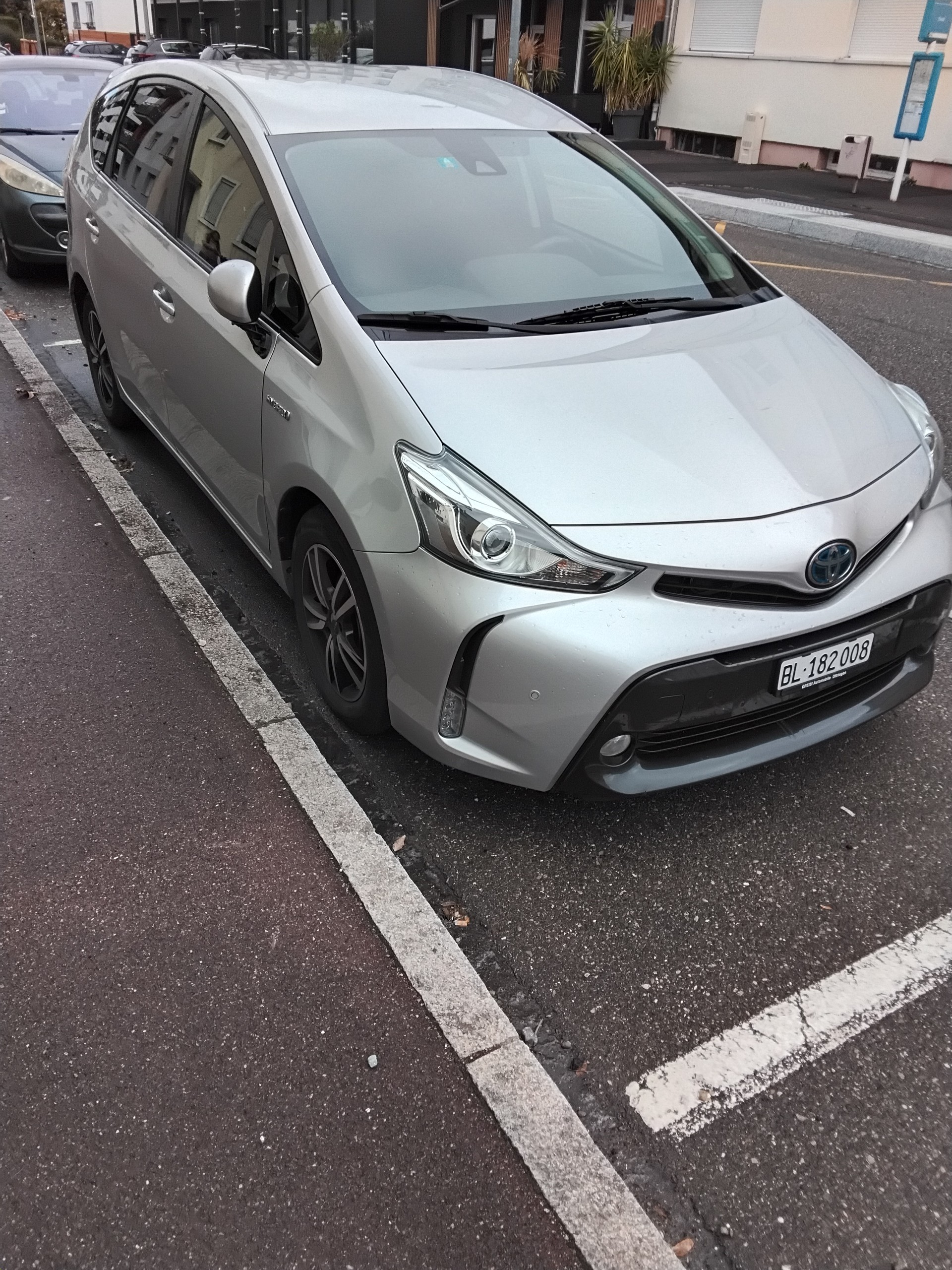 TOYOTA 1.8 VVTi HSD Comfort-image-1