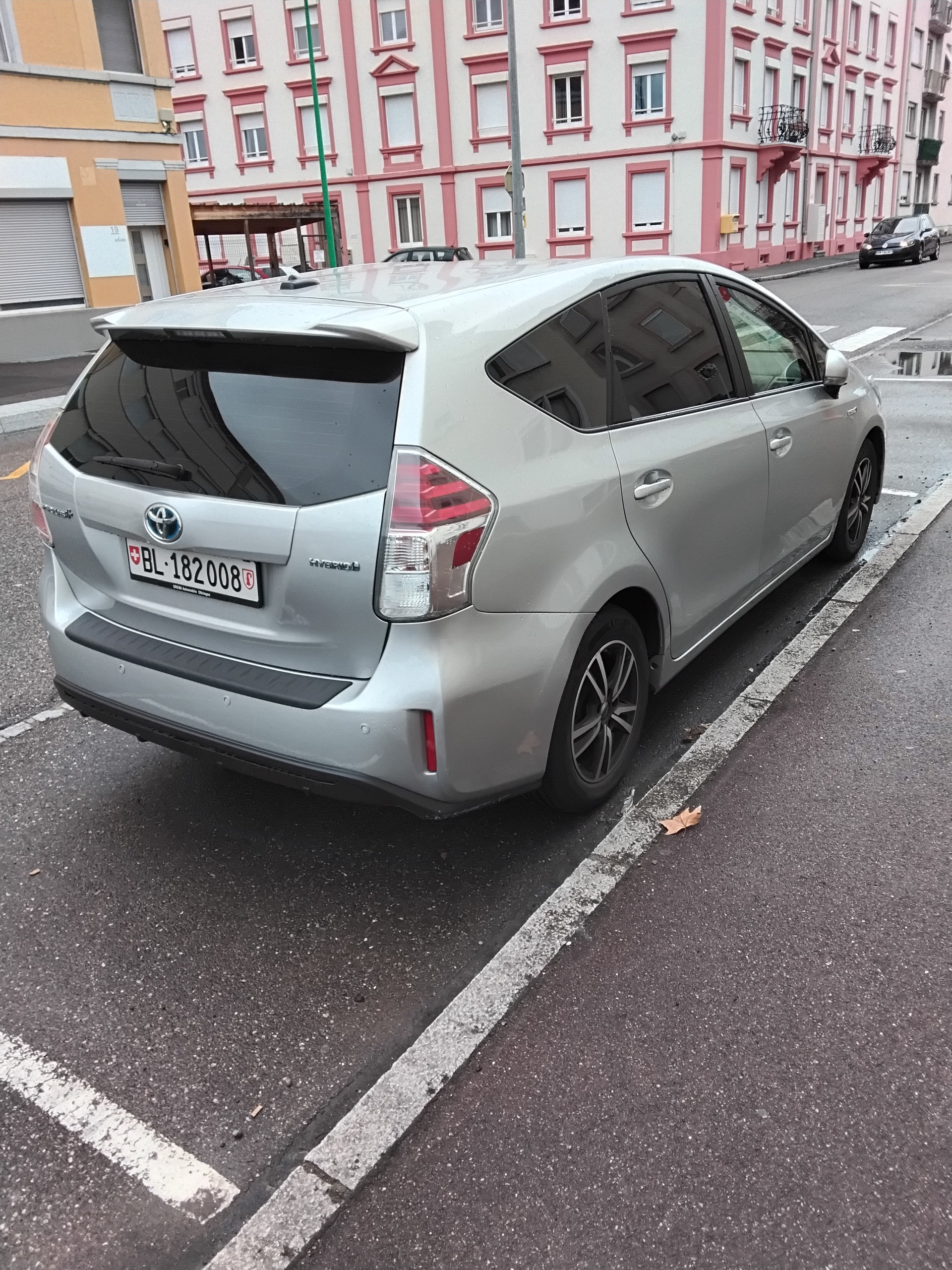 TOYOTA 1.8 VVTi HSD Comfort-image-3