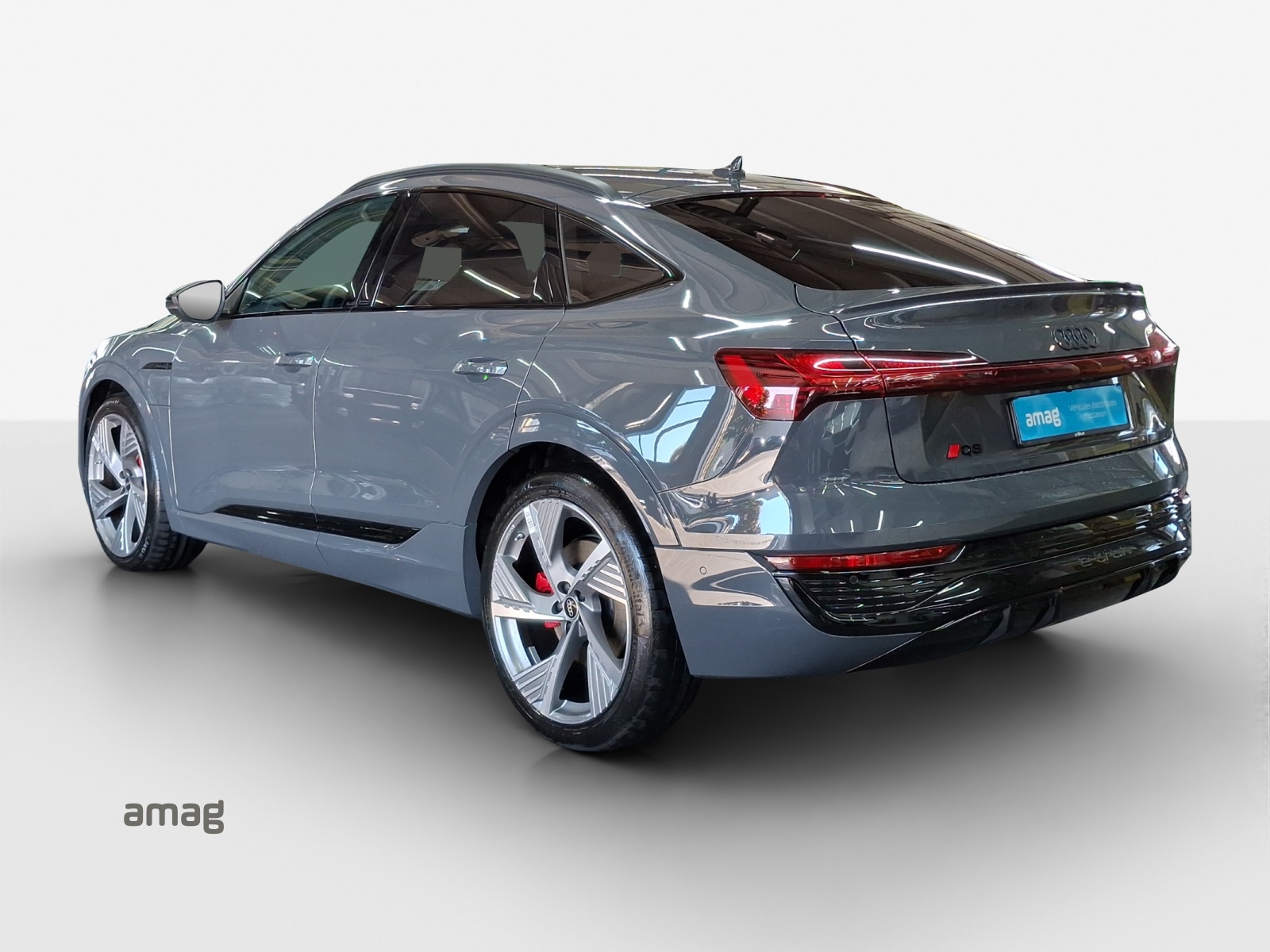 AUDI Q8 Sportback 55 e-tron Black Edition quattro-image-2