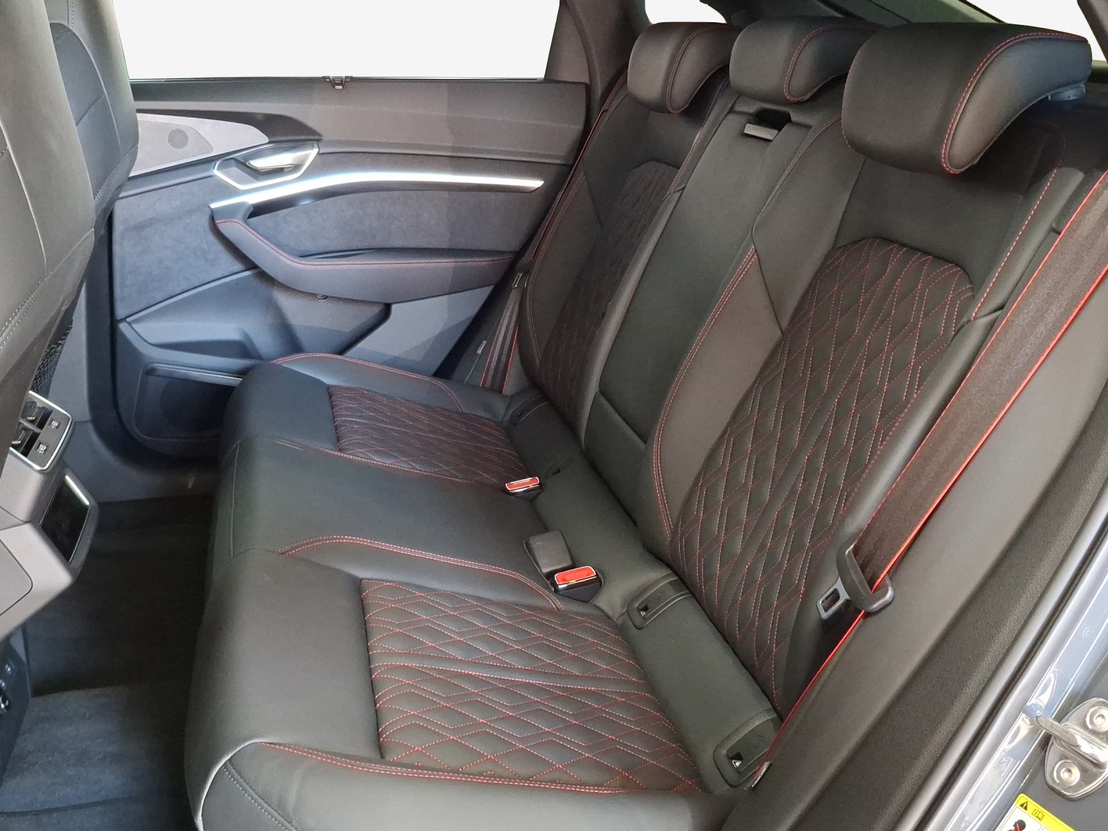 AUDI Q8 Sportback 55 e-tron Black Edition quattro-image-11