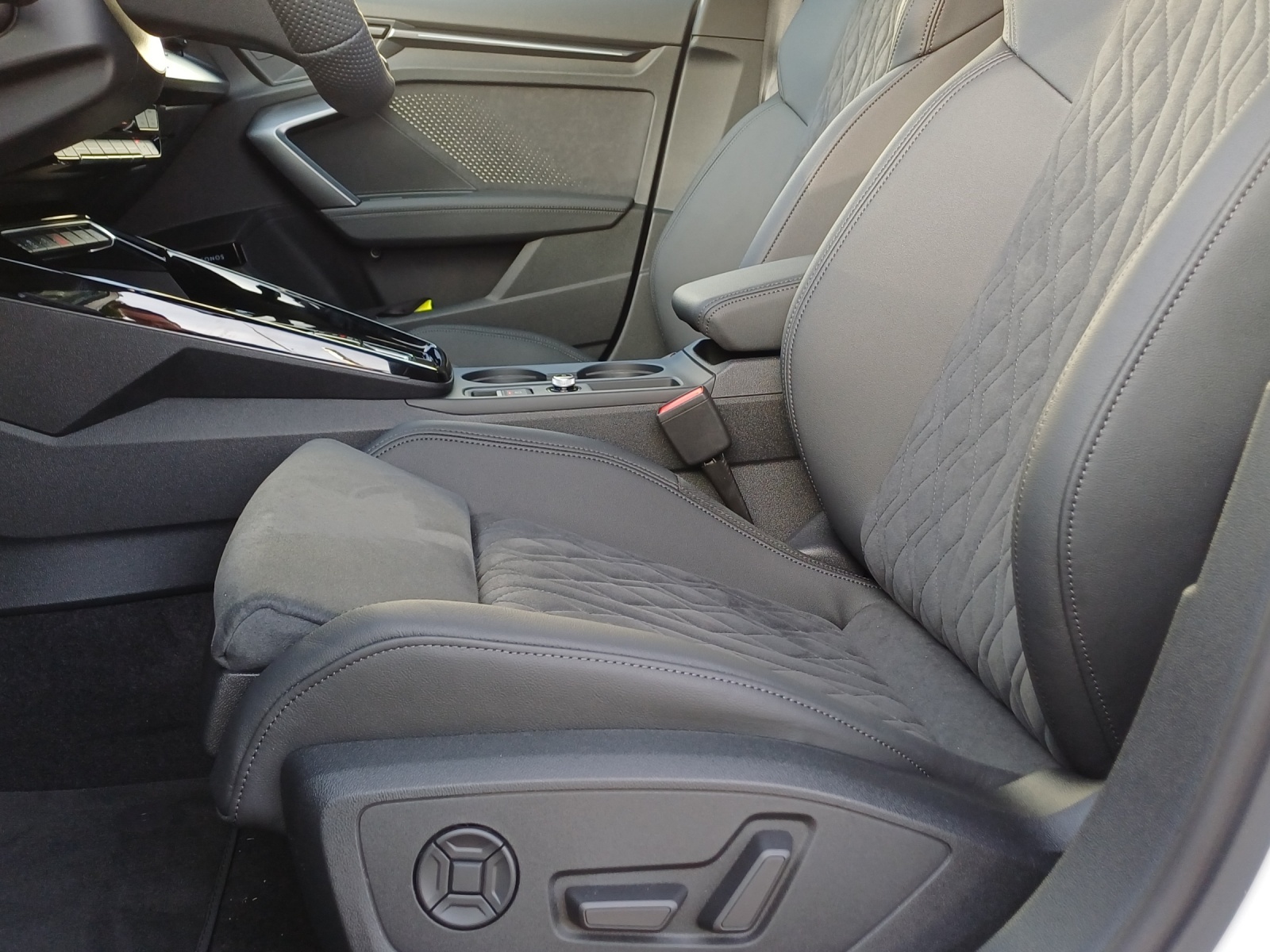 AUDI RS3 Limousine 2.5 TSI quattro S-tronic-image-7