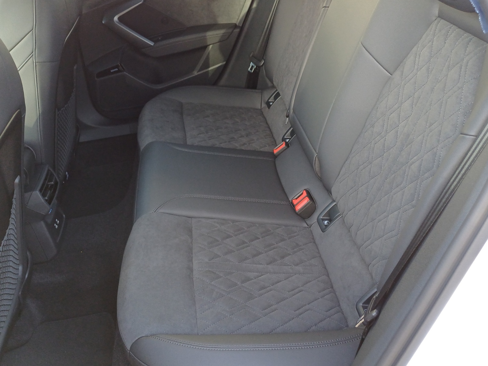 AUDI RS3 Limousine 2.5 TSI quattro S-tronic-image-11