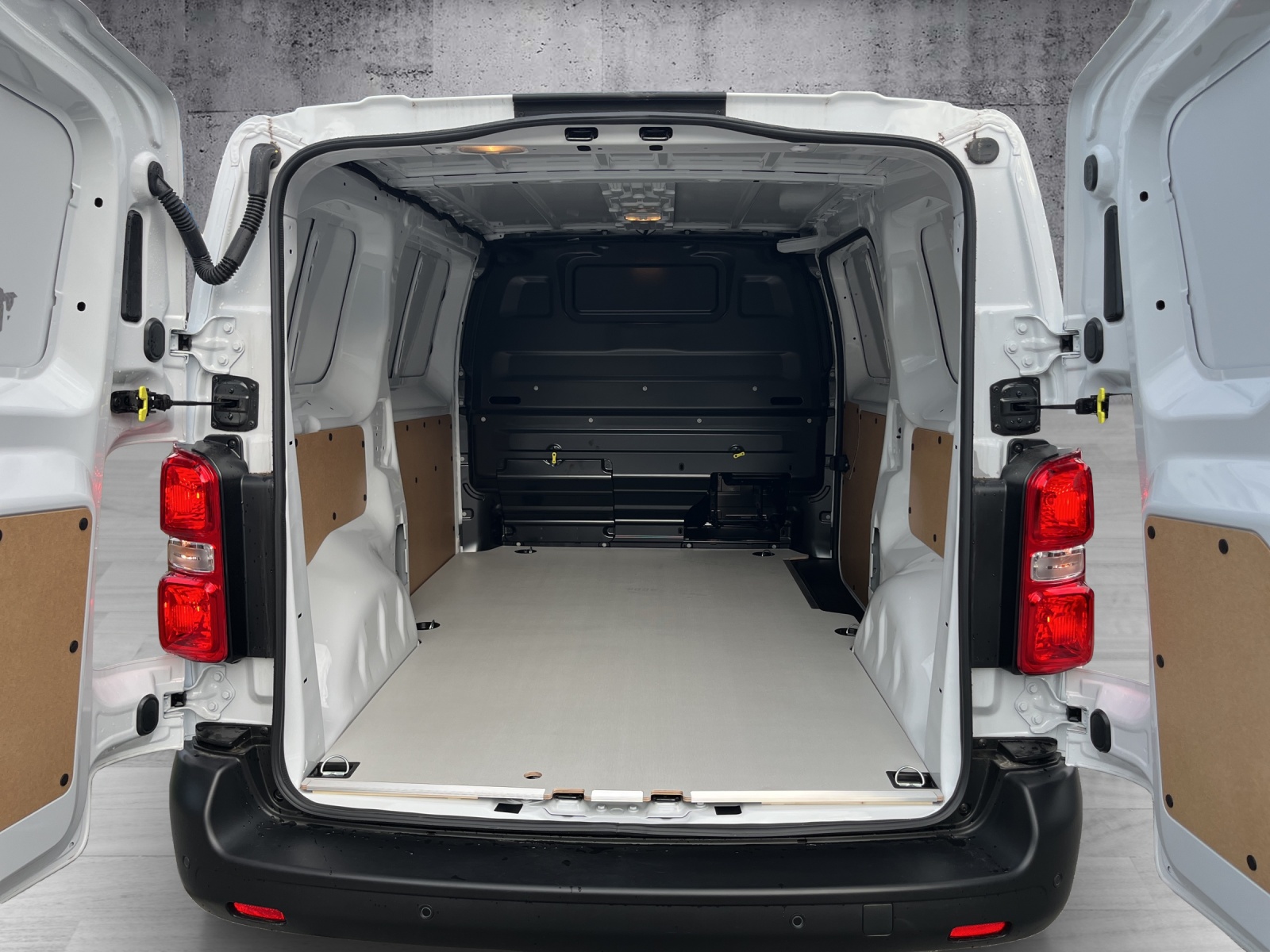 FIAT E-Scudo Kaw. L2 75 kWh Easy Pro-image-14
