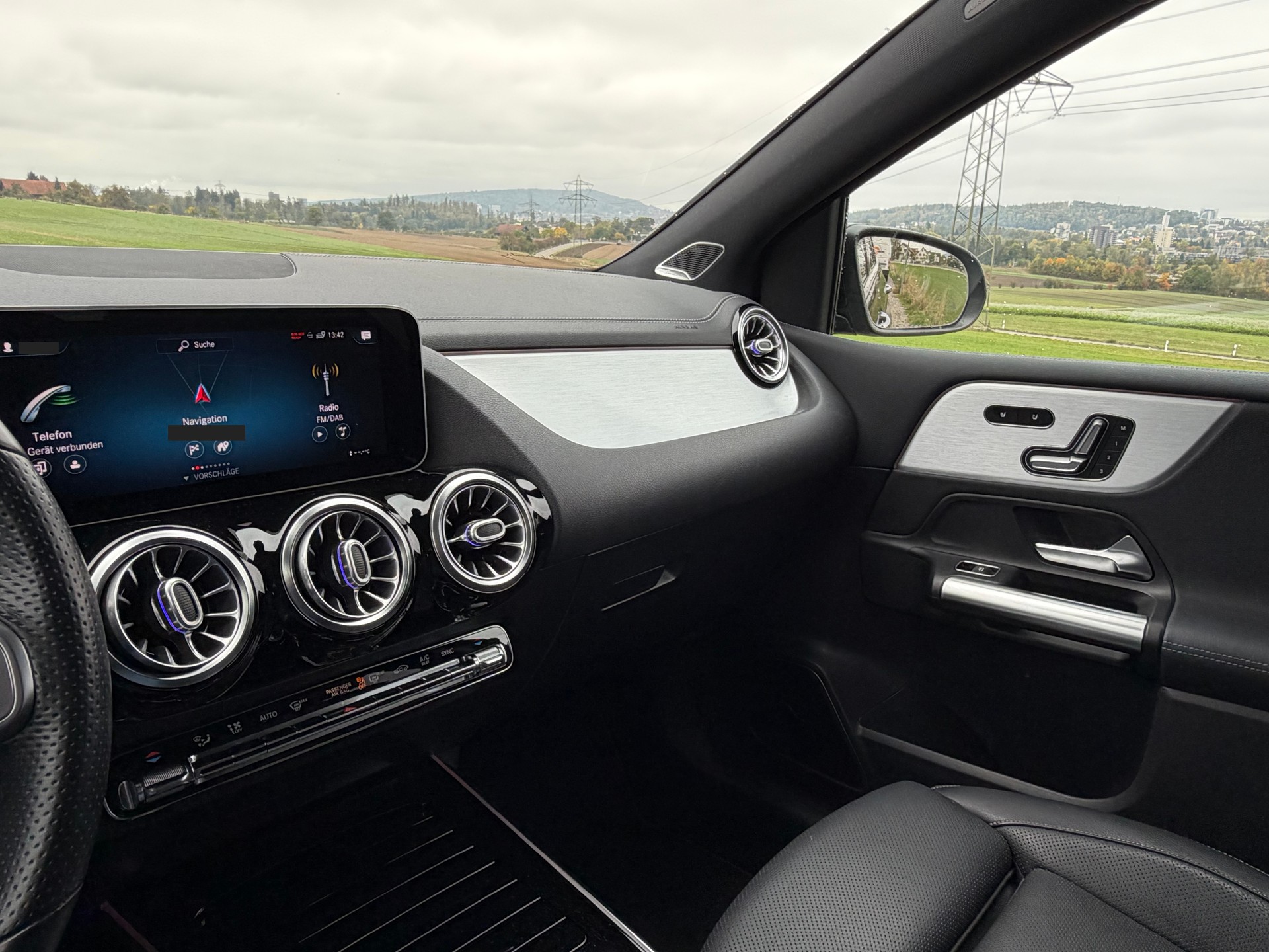 MERCEDES-BENZ B 220-image-4