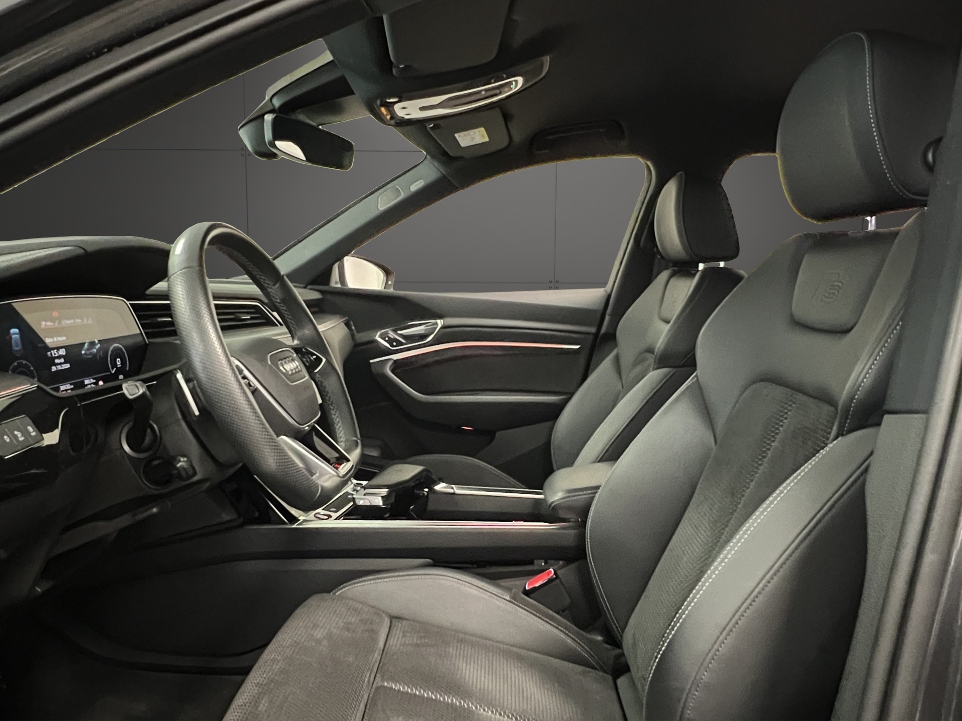 AUDI e-tron S quattro-image-4