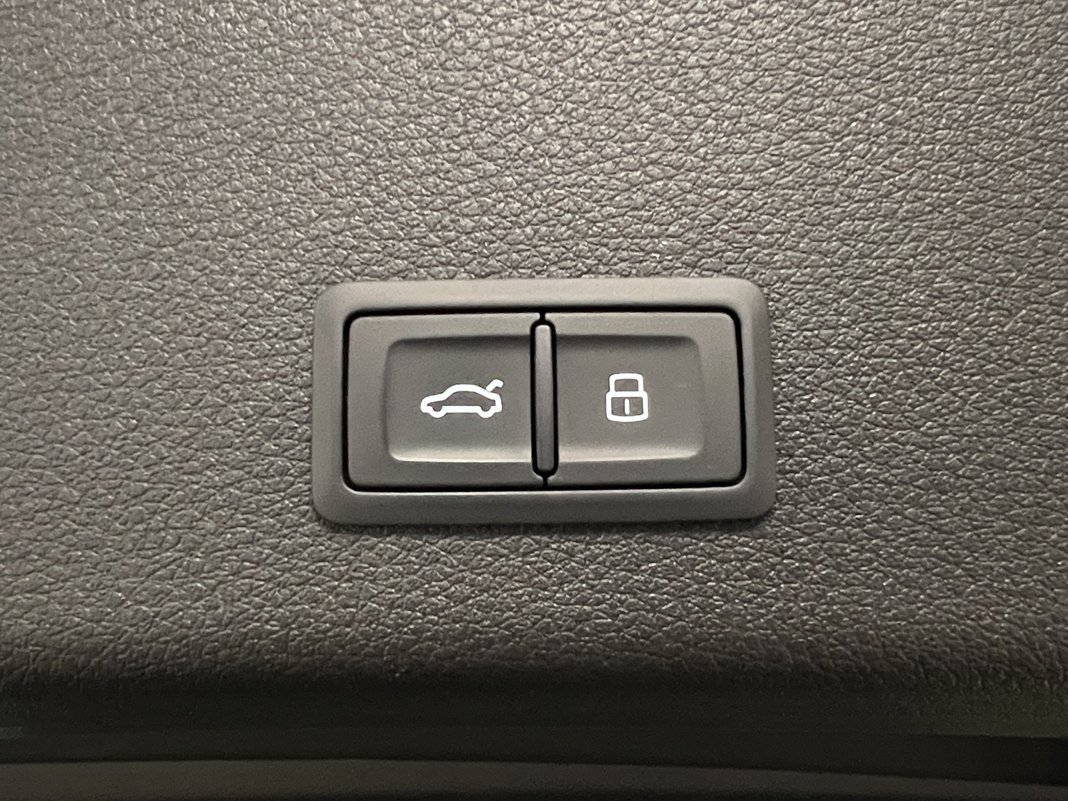 AUDI e-tron S quattro-image-12