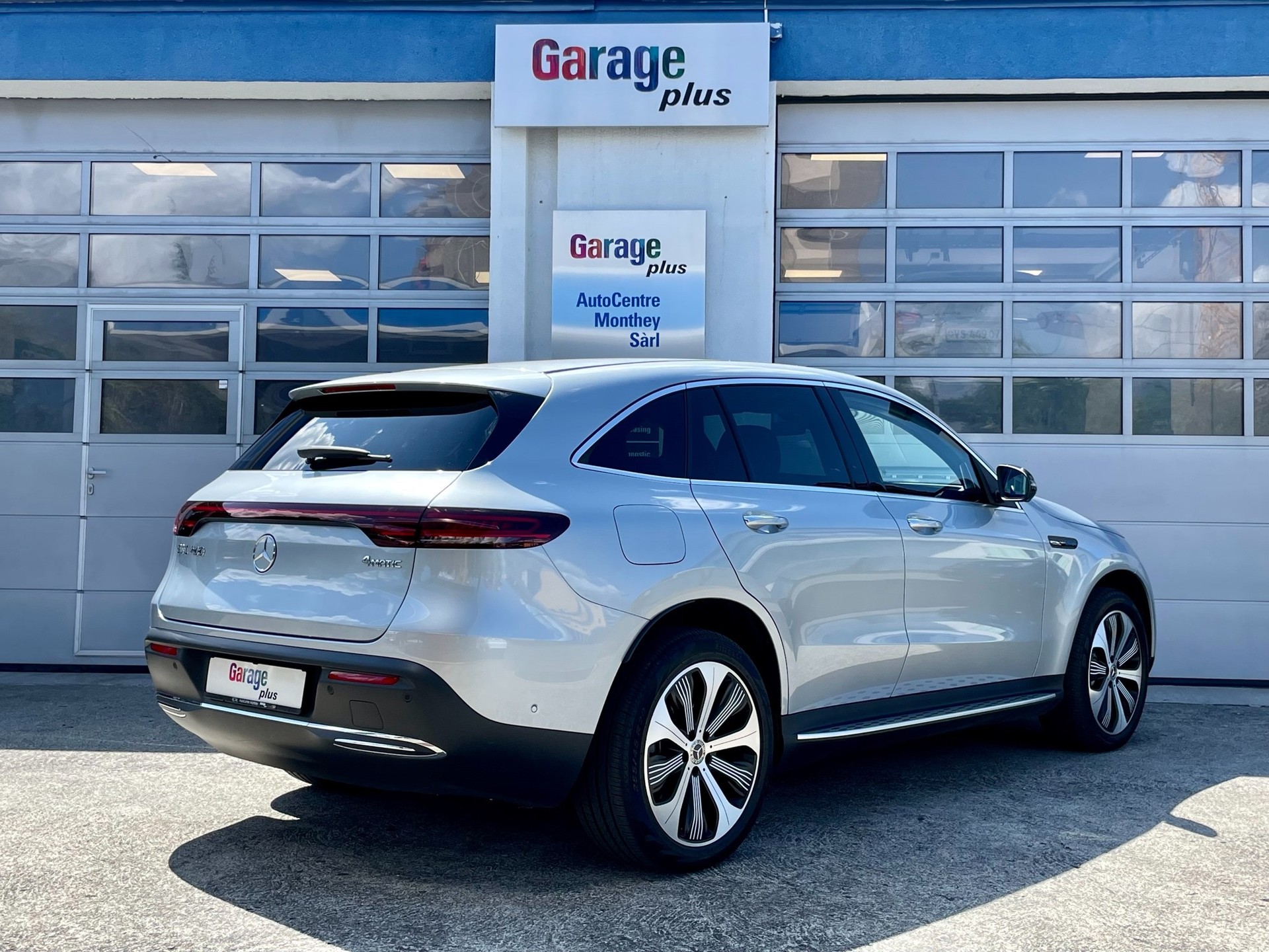 MERCEDES-BENZ EQC 400 4Matic-image-4