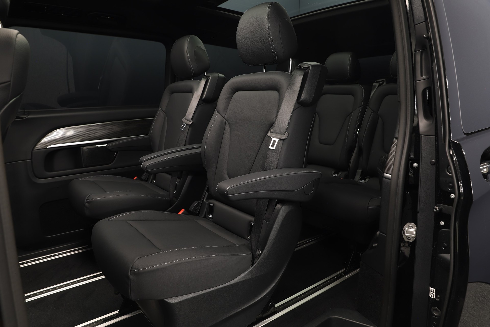 MERCEDES-BENZ EQV 300 lang-image-8