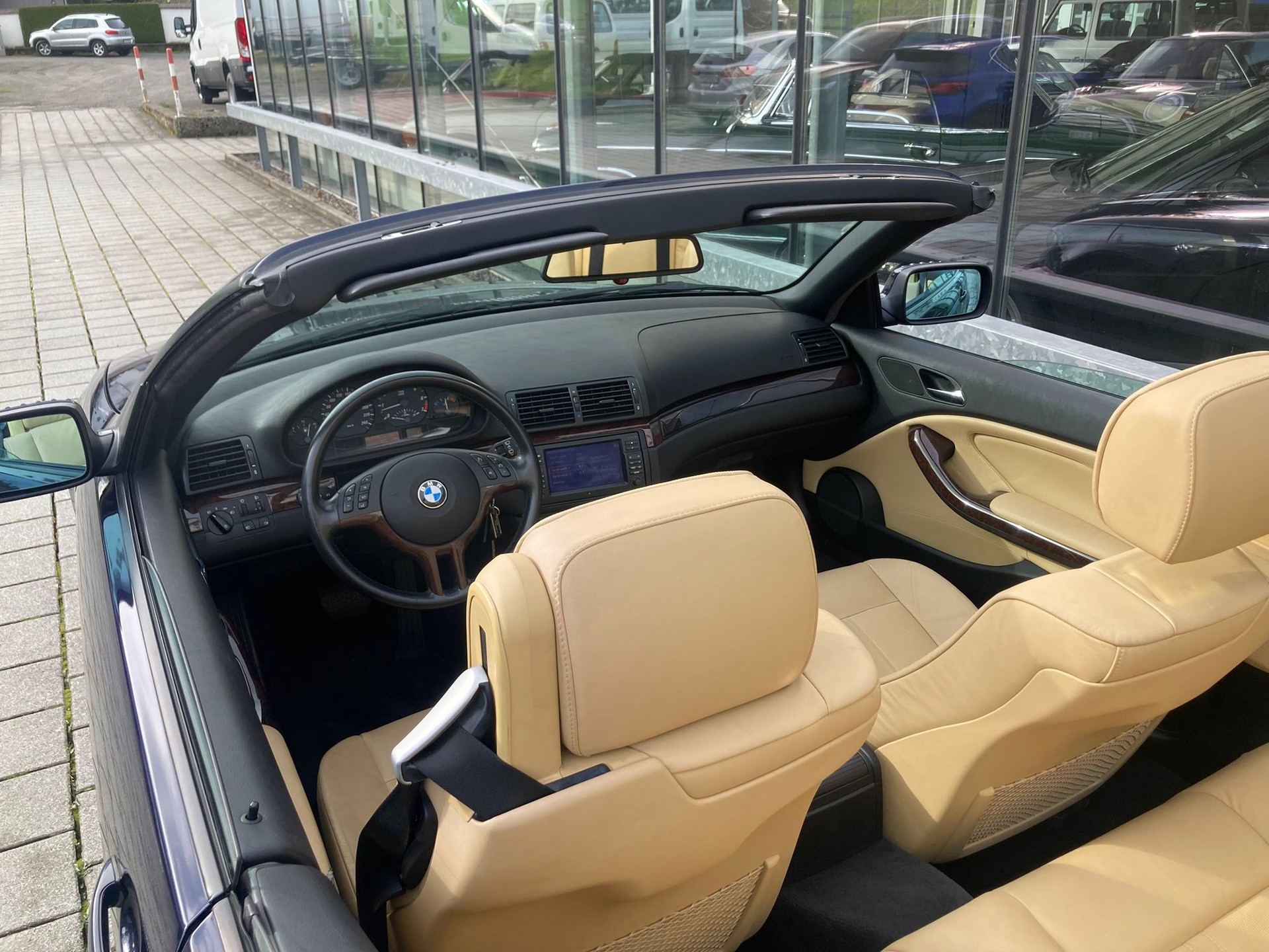 BMW 318Ci Cabriolet-image-10