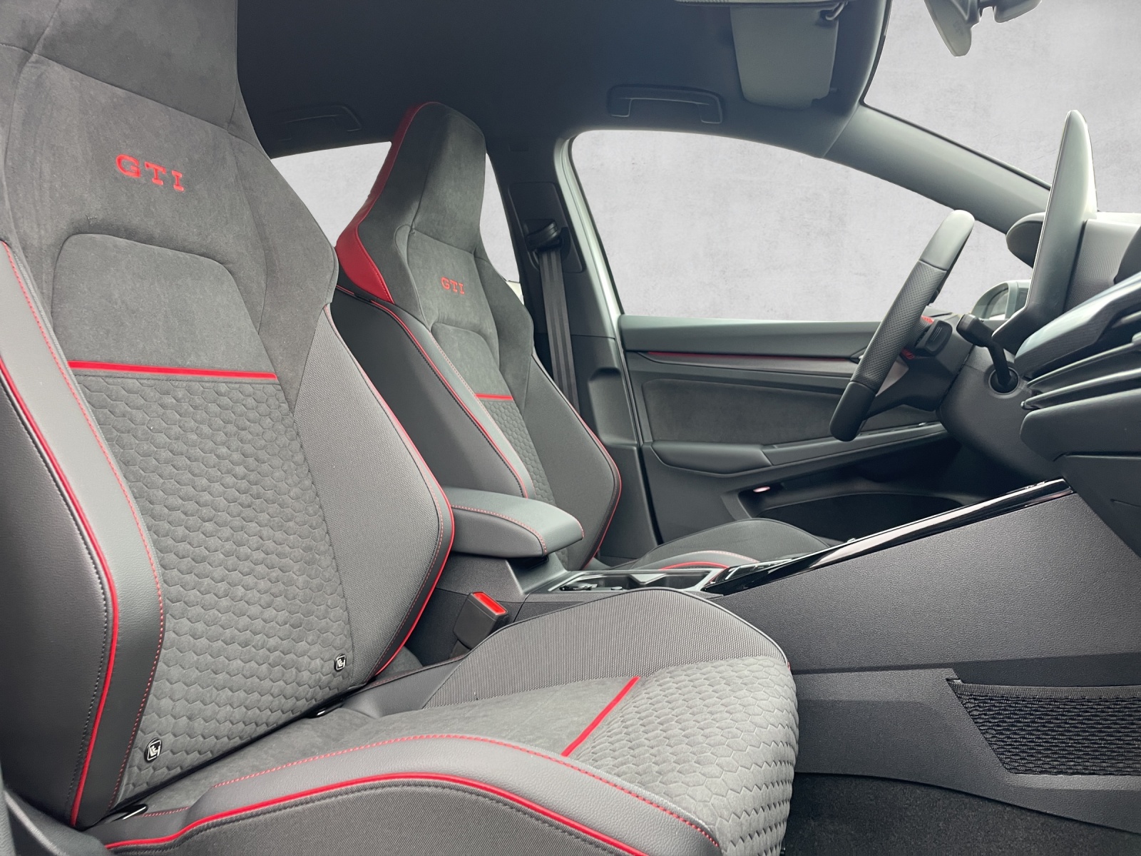 VW Golf 2.0 TSI GTI Clubsport DSG-image-9