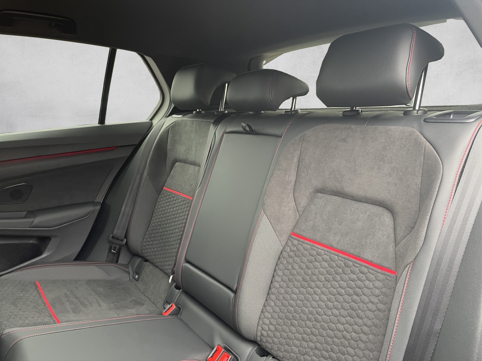 VW Golf 2.0 TSI GTI Clubsport DSG-image-6