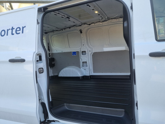VW Transporter 2.0 TDI A-image-6