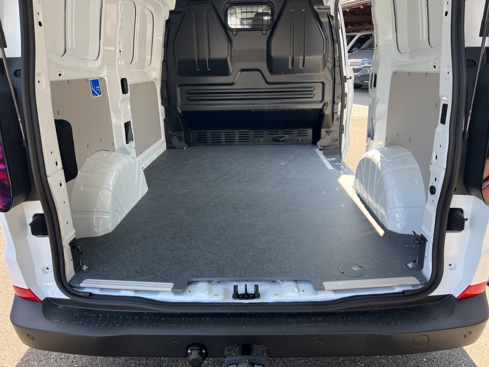 VW Transporter 2.0 TDI-image-9
