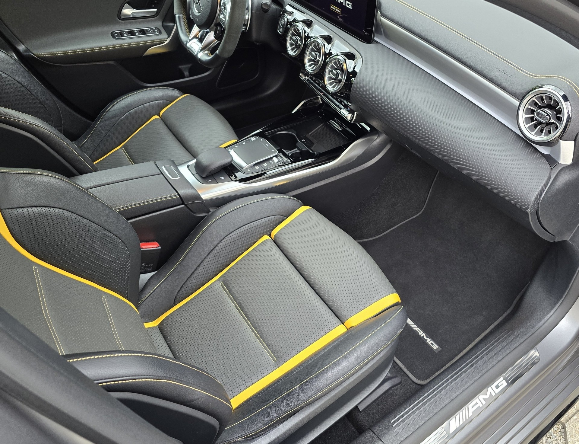 MERCEDES-BENZ A 45 S AMG // 4Matic+ // Speedshift 8G-DCT-image-15