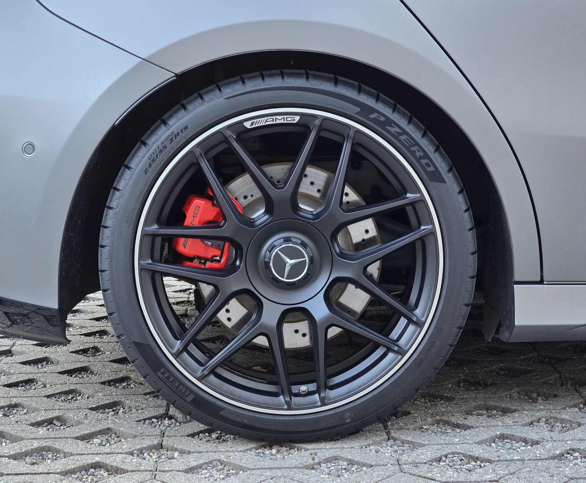 MERCEDES-BENZ A 45 S AMG // 4Matic+ // Speedshift 8G-DCT-image-5