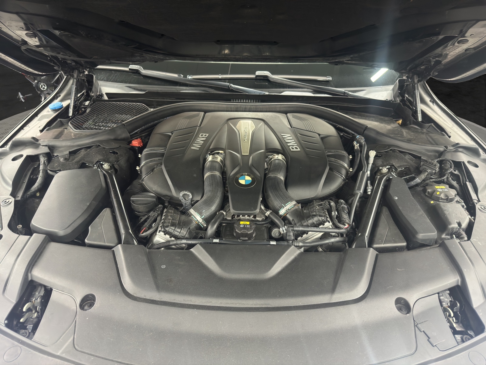 BMW 750Li xDrive 4 Sitze Langversion Steptronic-image-9