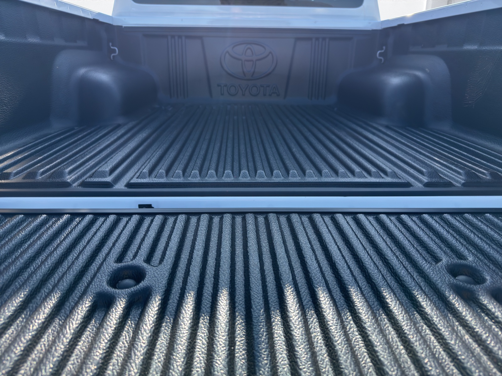 TOYOTA Hilux Double Cab.-Pick-up 2.8 Invincible AWD-image-15