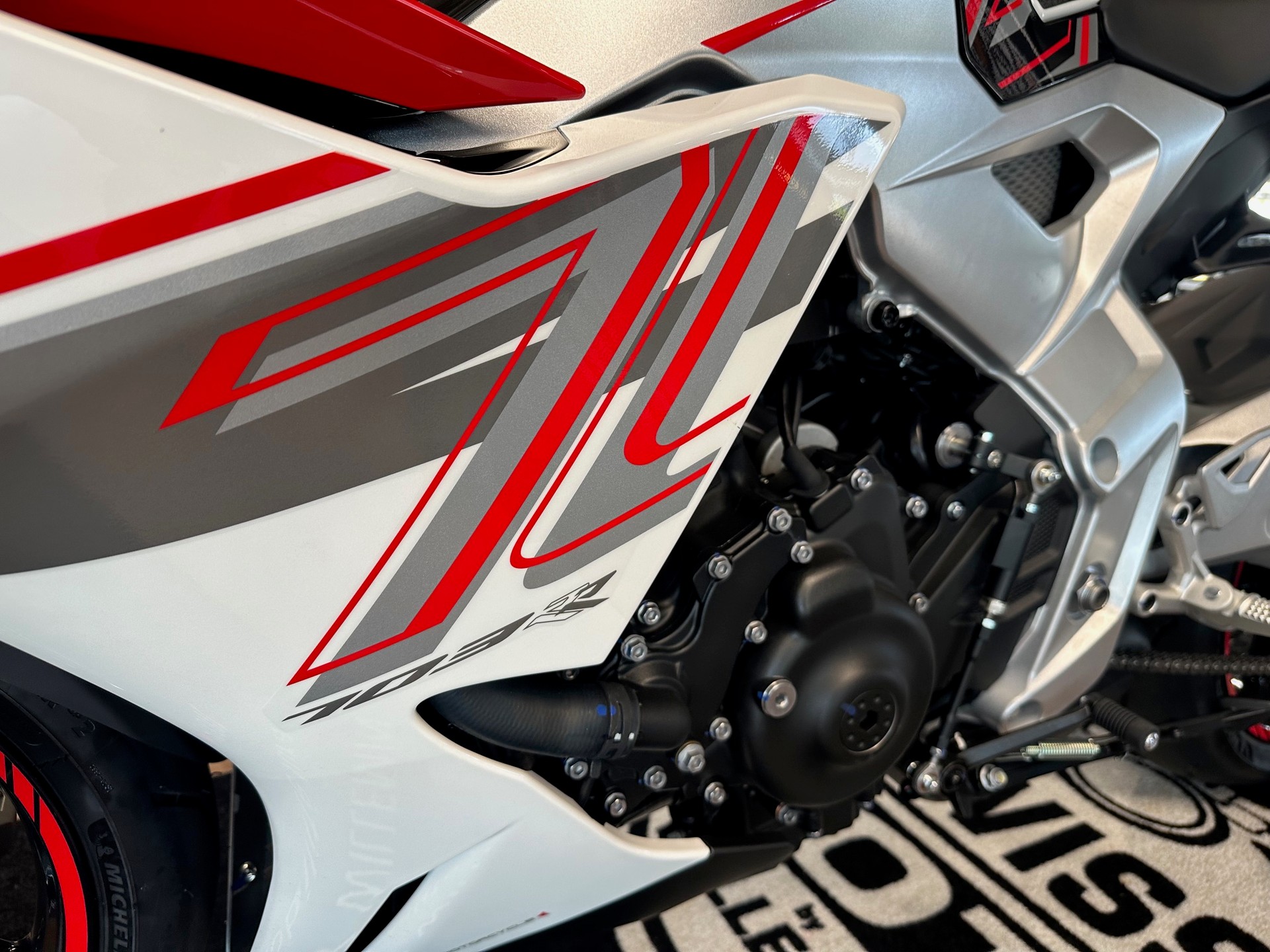 ZONTES 703RR-showroom-element-1