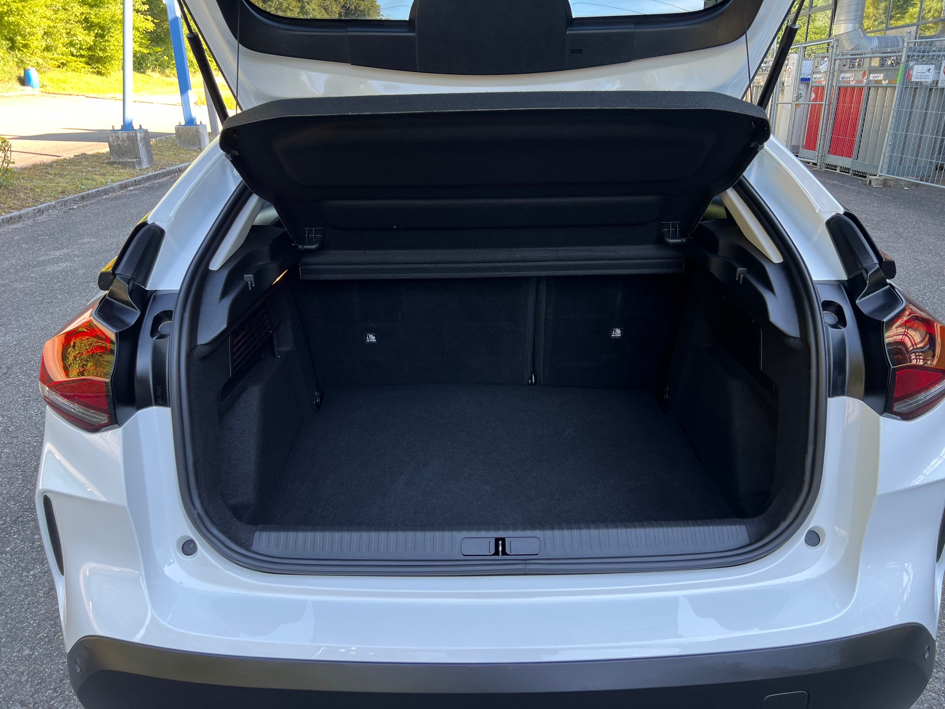 CITROEN C4 1.2 Pure Tech Swiss Edition EAT8-image-12
