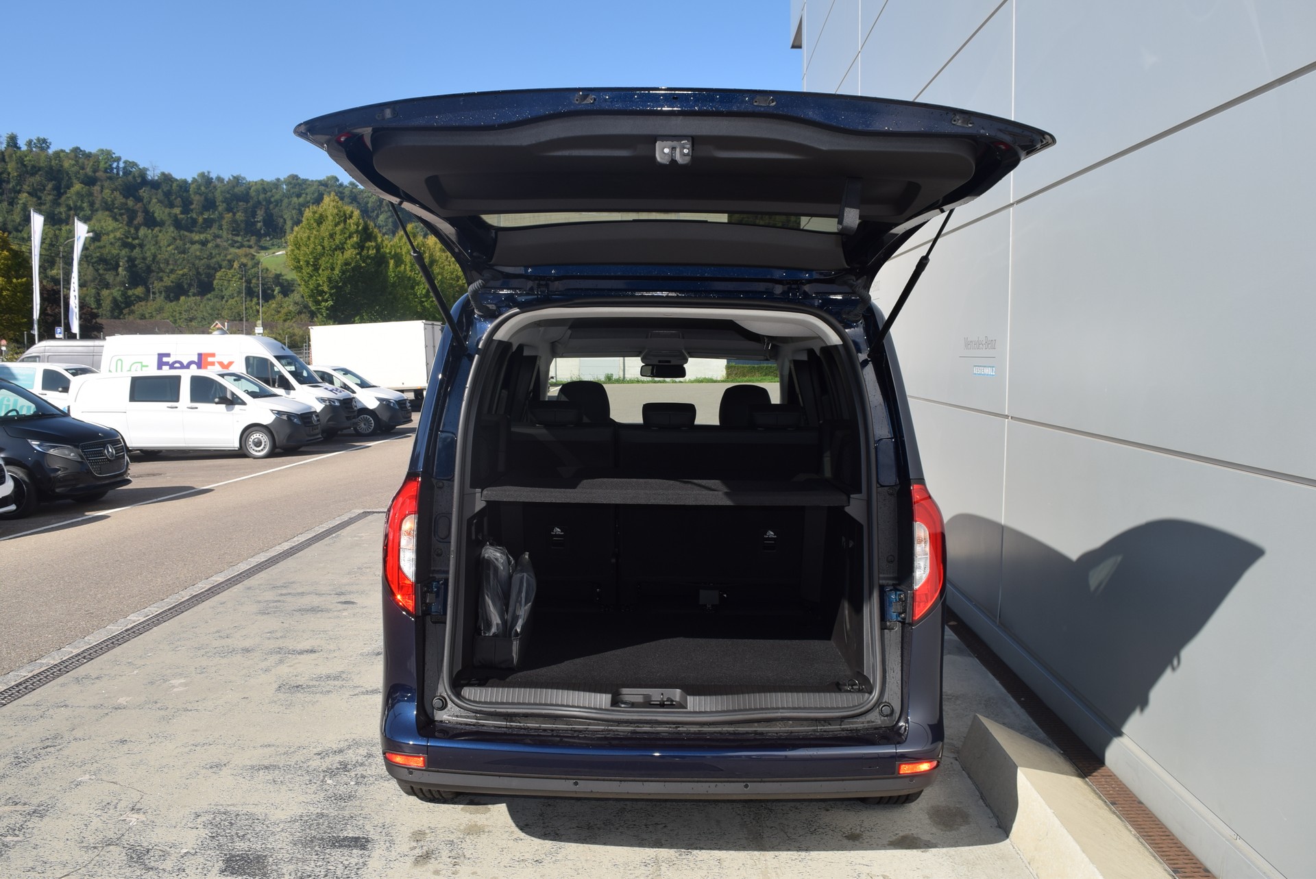 MERCEDES-BENZ EQT-image-5