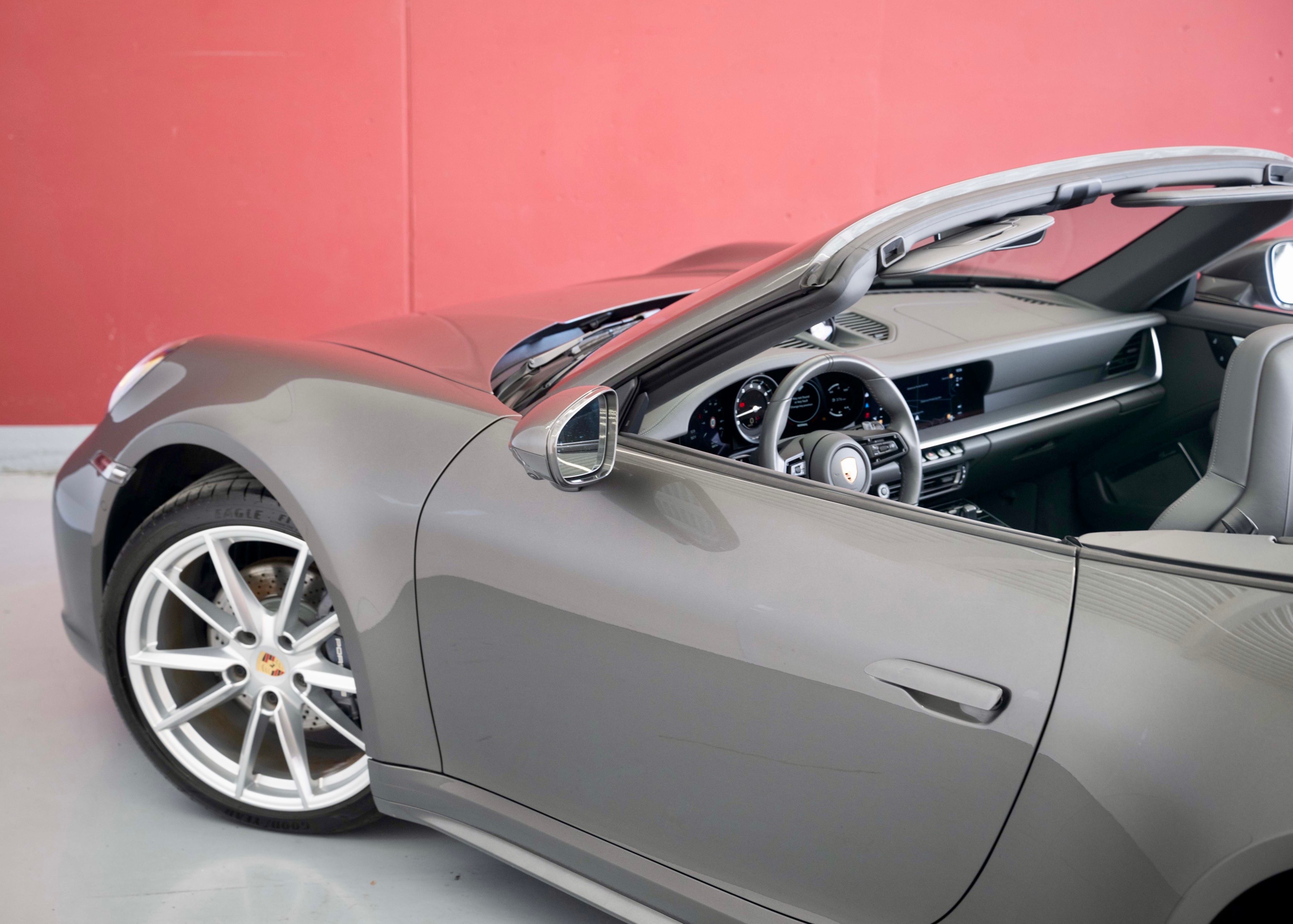 Image PORSCHE 911 911 Carrera 4 Cabriolet PDK Exclusive Manufaktur (1 owner, like new)