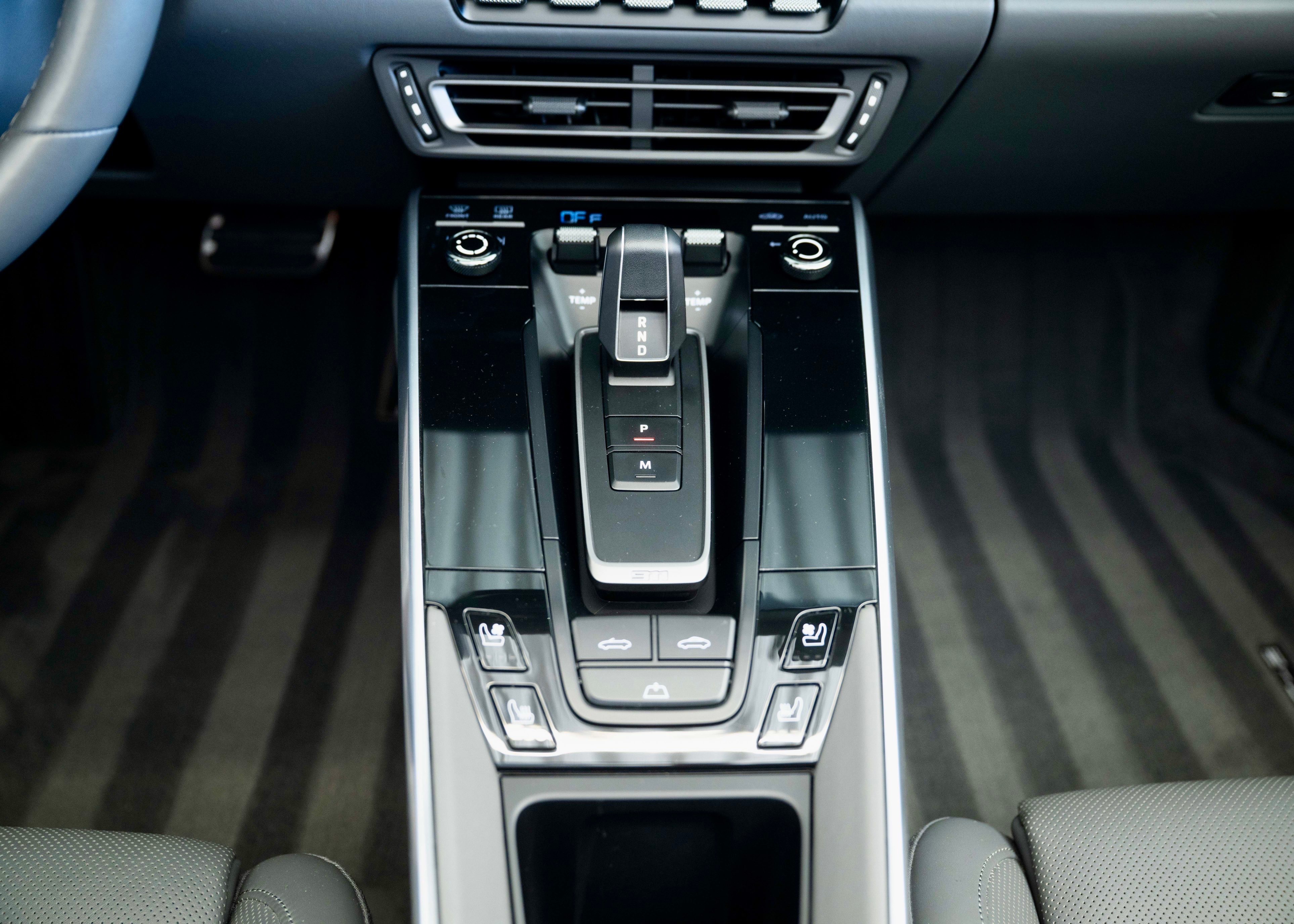 Image PORSCHE 911 911 Carrera 4 Cabriolet PDK Exclusive Manufaktur (1 owner, like new)