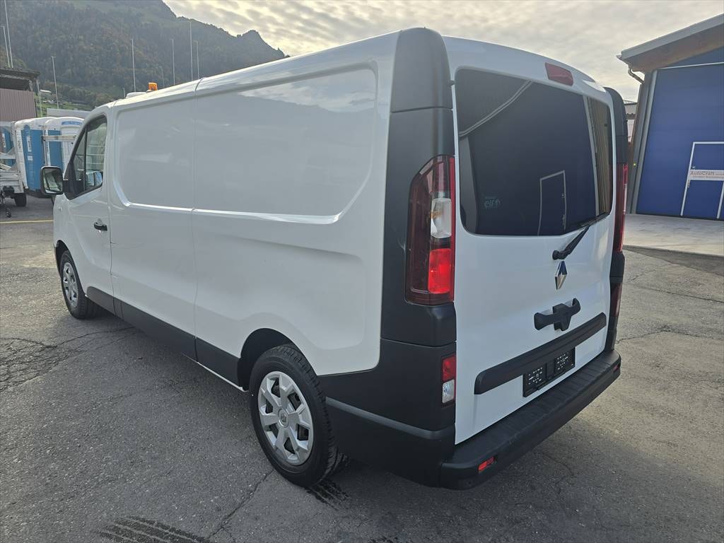 RENAULT Trafic 2.0 dCi145-image-2