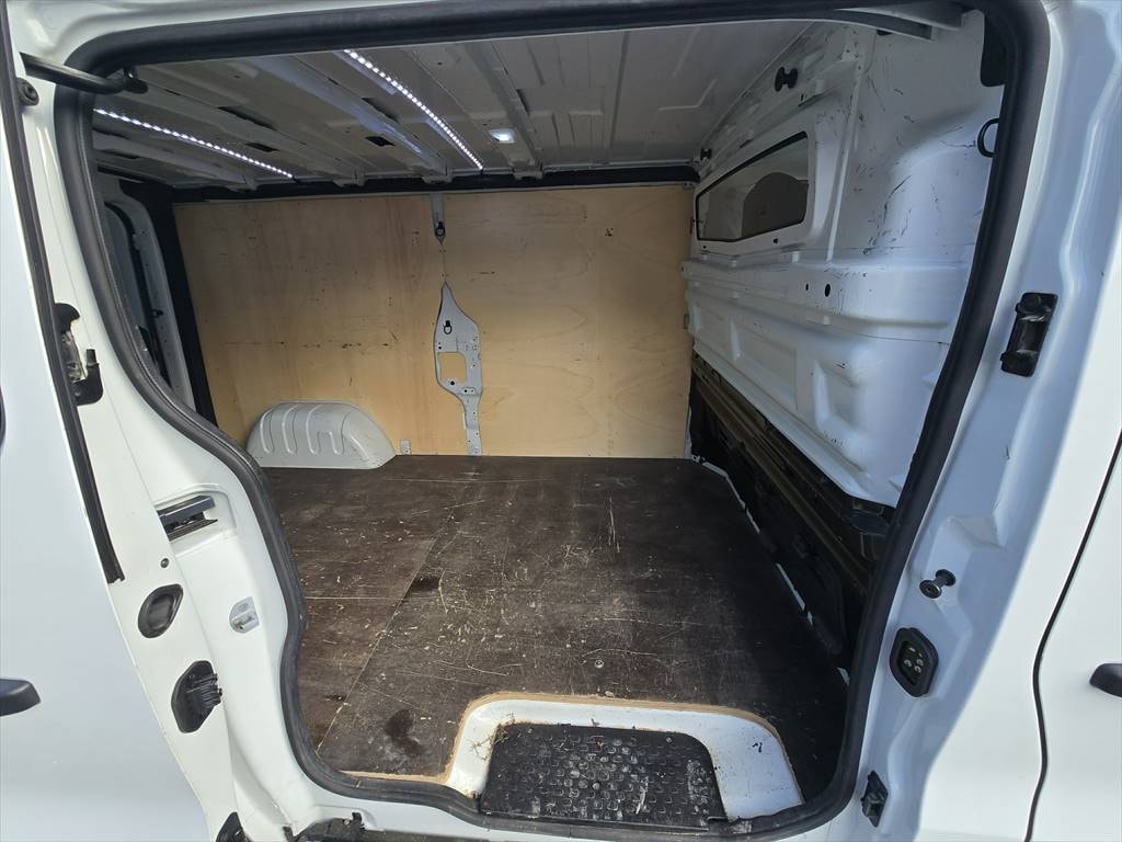 RENAULT Trafic 2.0 dCi145-image-11