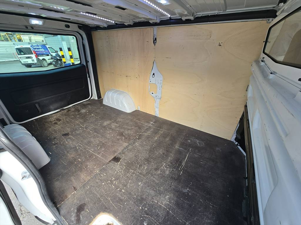 RENAULT Trafic 2.0 dCi145-image-12