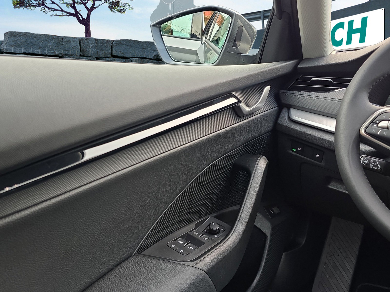 SKODA Octavia Combi 1.5 TSI mHEV DSG Selection-image-13